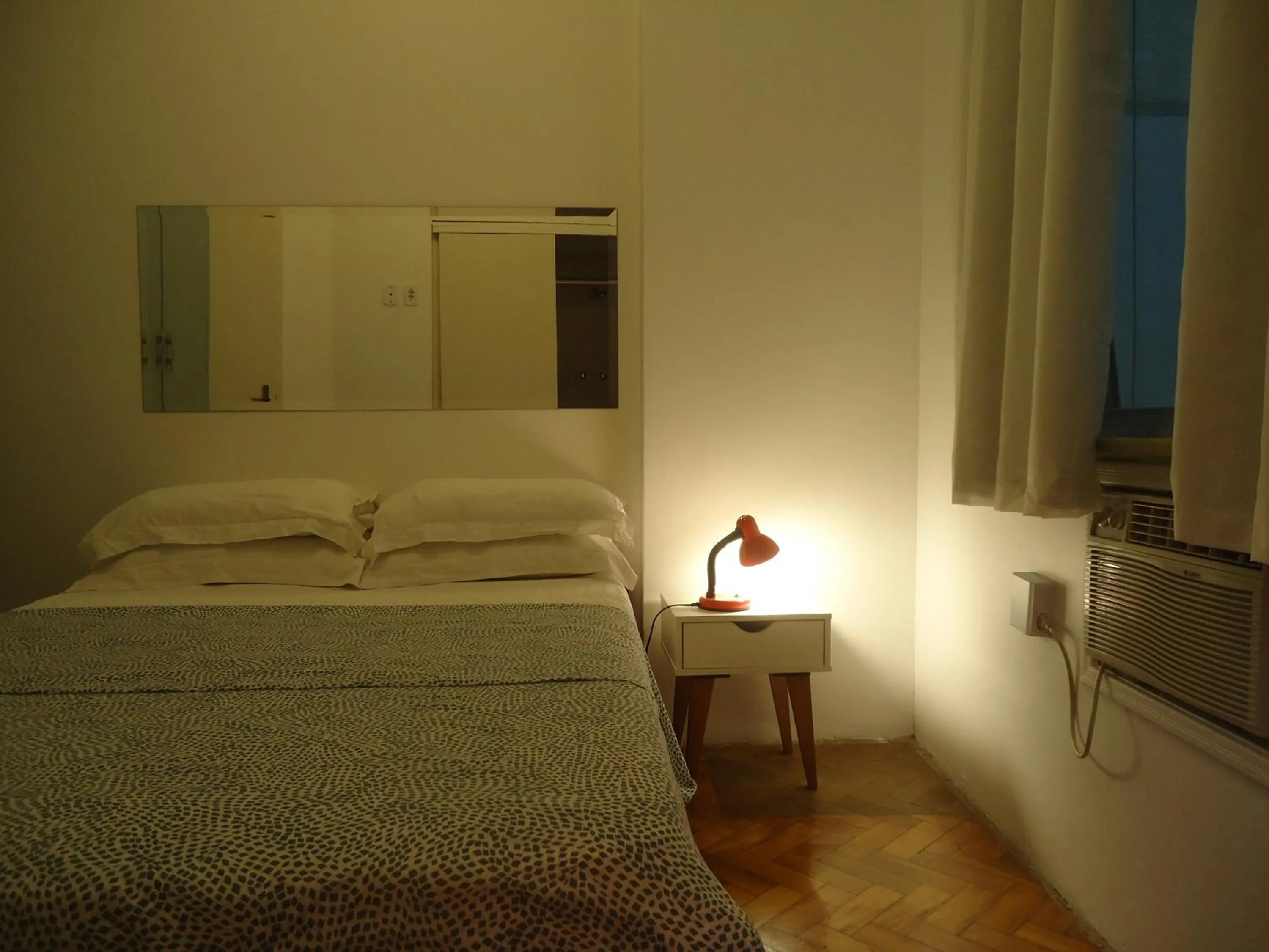 Bed in Copacabana 3 quartos ar cond a 2 qds da praia