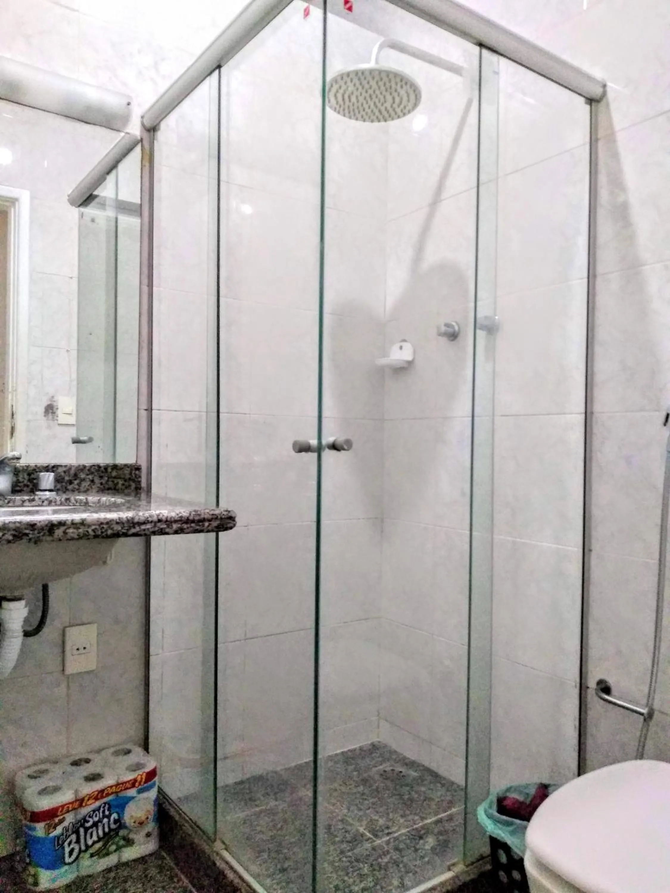 Bathroom in Copacabana 3 quartos ar cond a 2 qds da praia