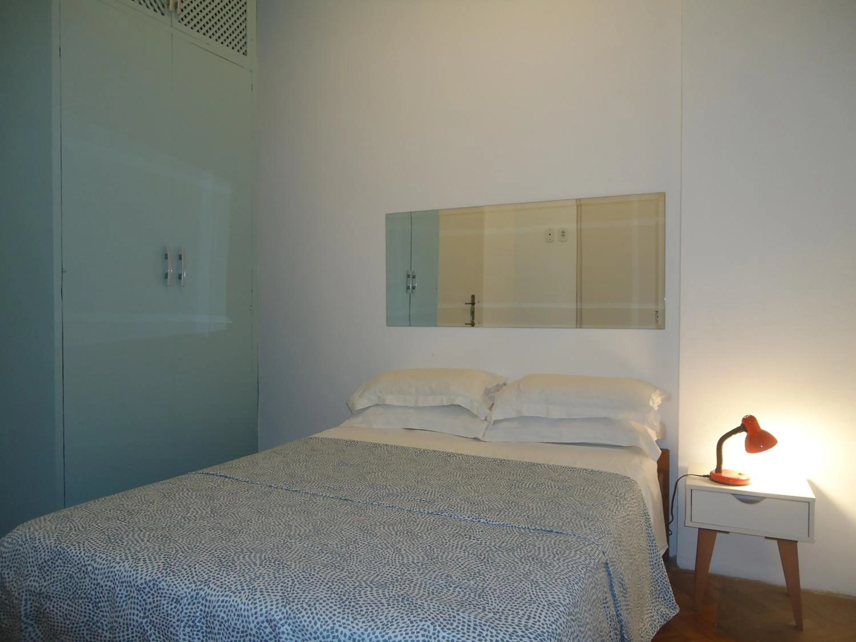 Bed in Copacabana 3 quartos ar cond a 2 qds da praia