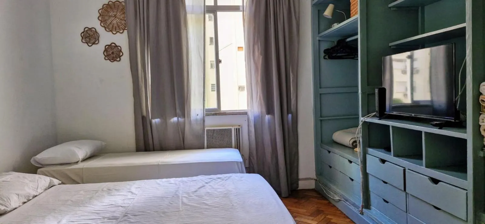 Bed in Copacabana 3 quartos ar cond a 2 qds da praia