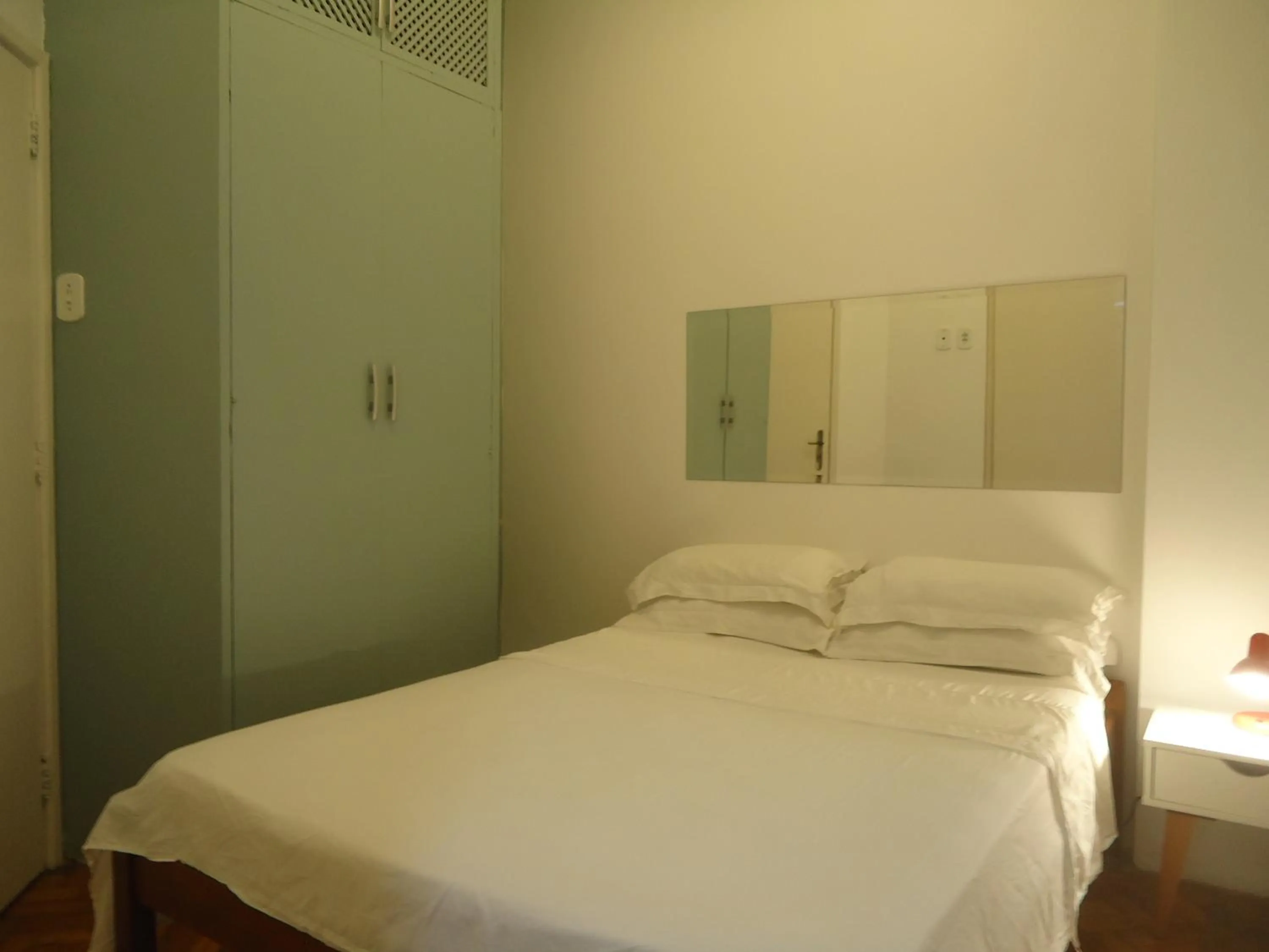 Bed in Copacabana 3 quartos ar cond a 2 qds da praia