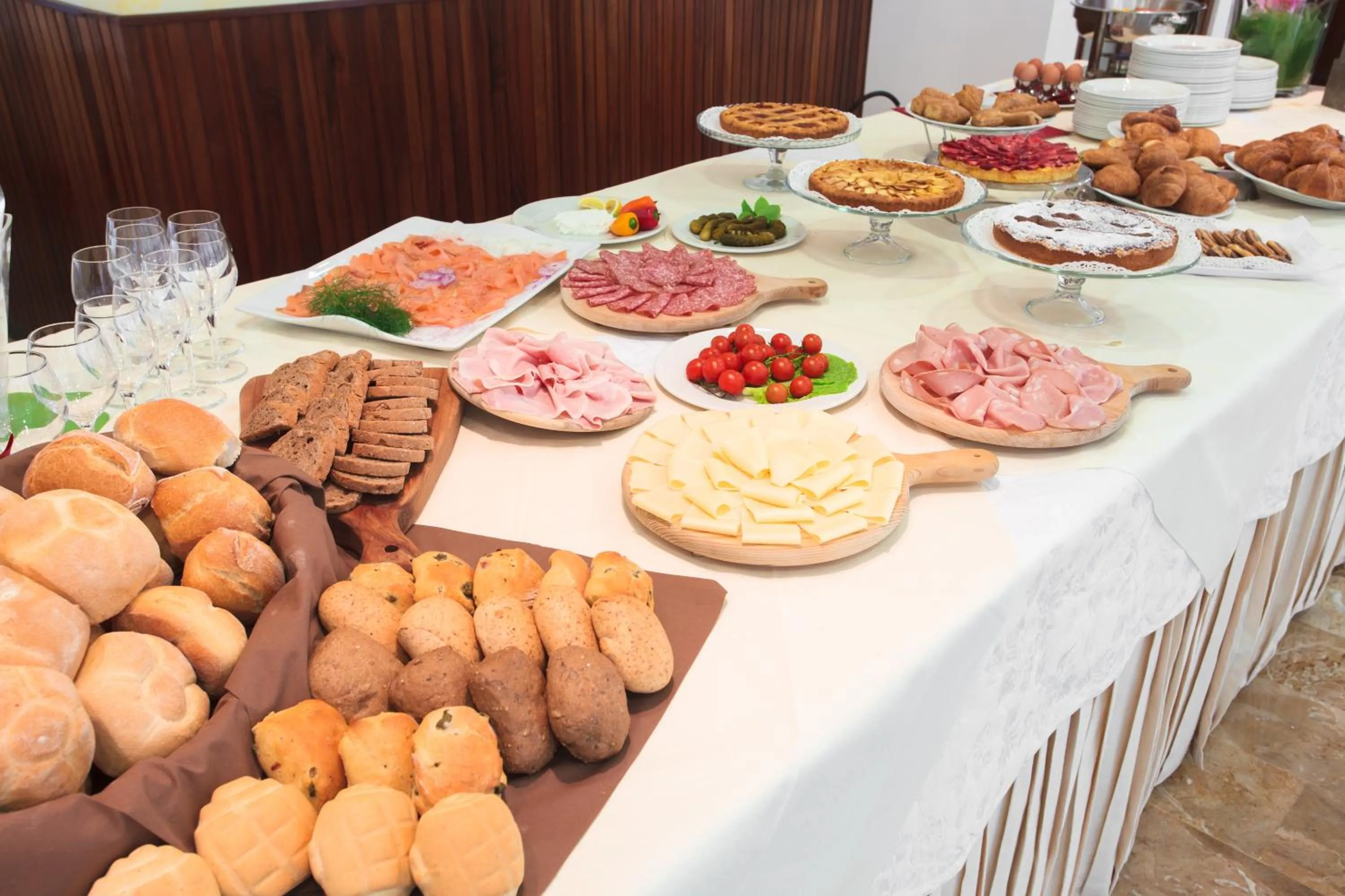 Restaurant/places to eat in Hotel Du Lac