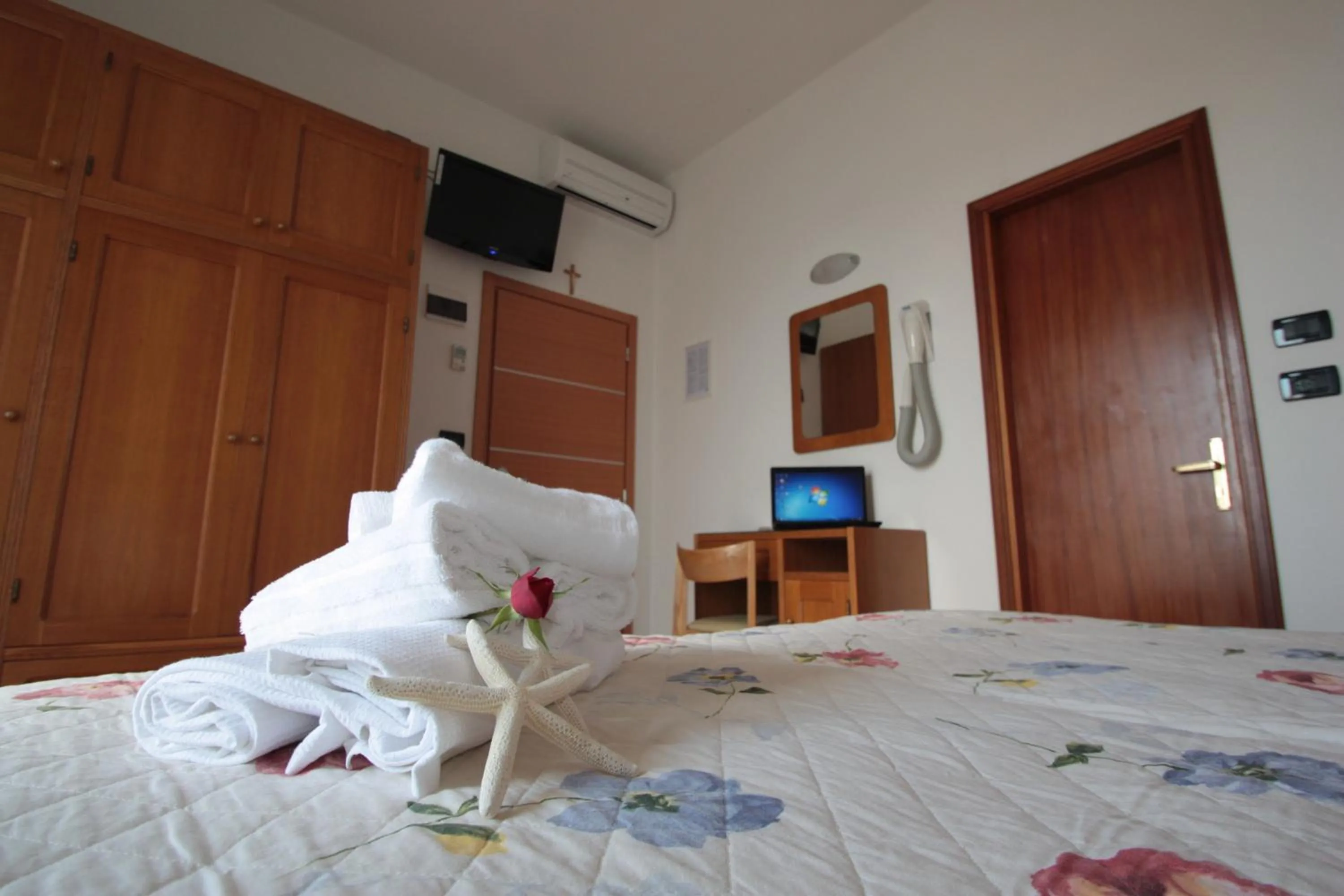 Bed in Hotel Du Lac