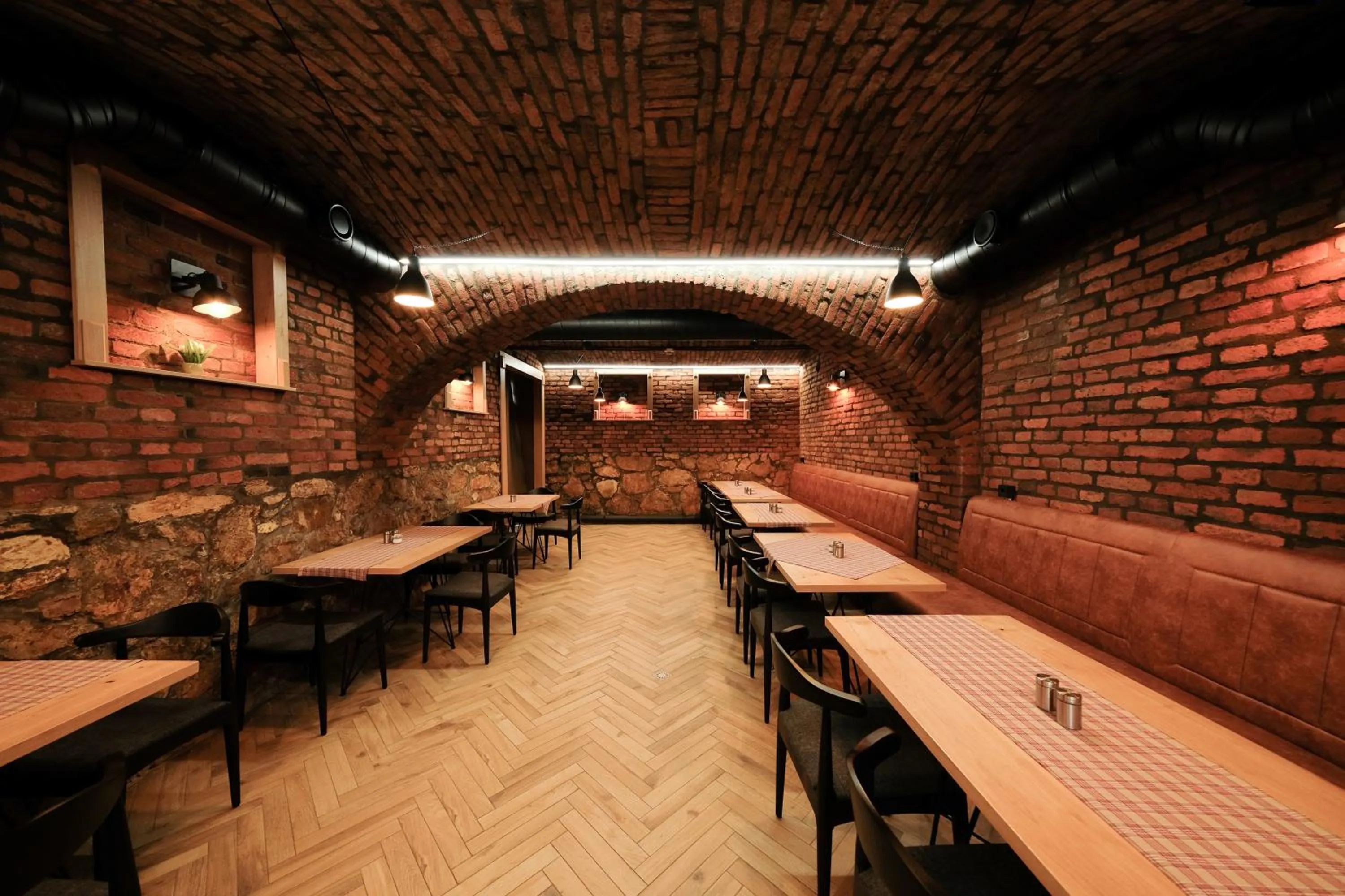 Restaurant/places to eat in NED Hotel