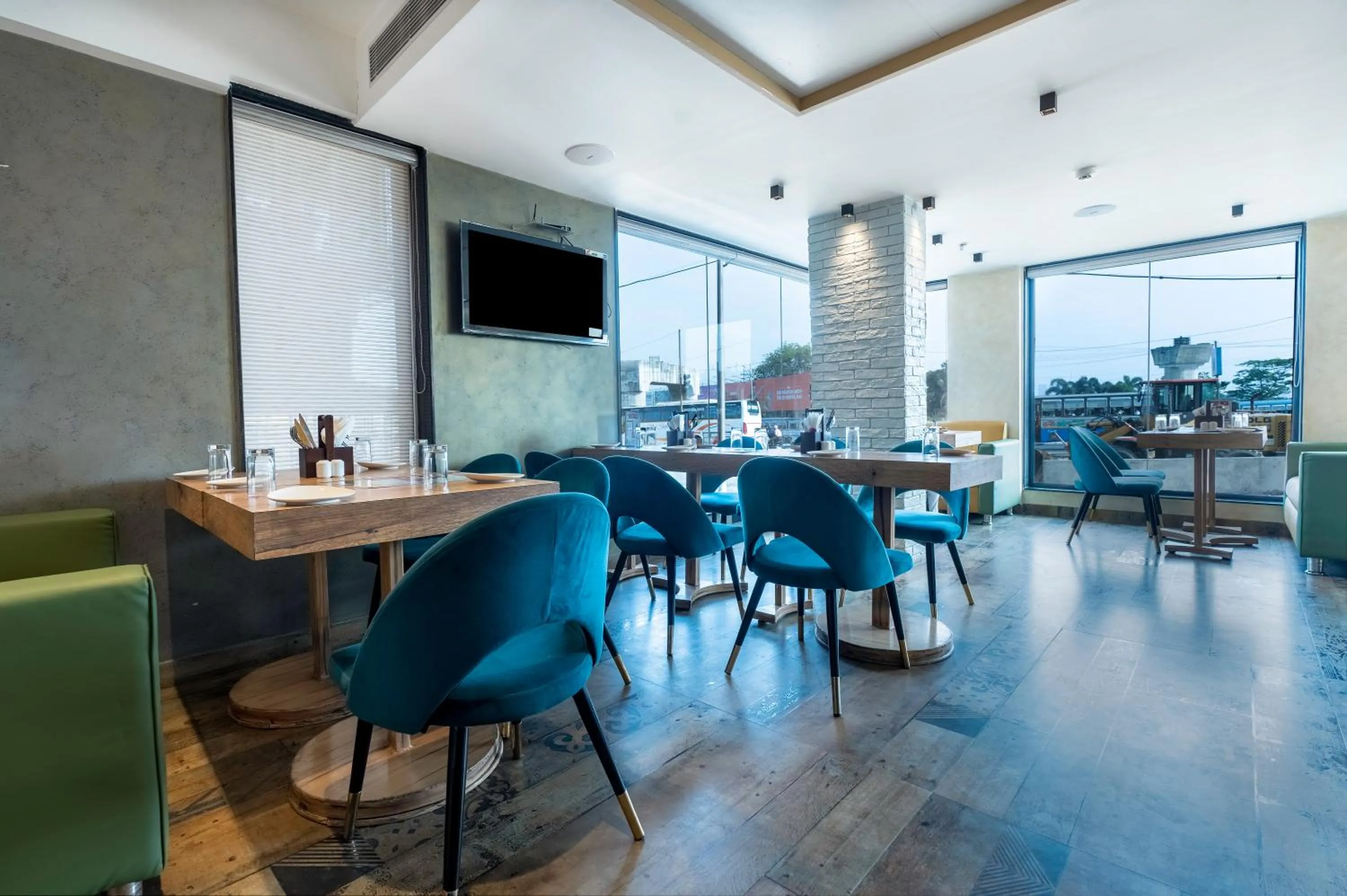 Restaurant/places to eat in Poiisse