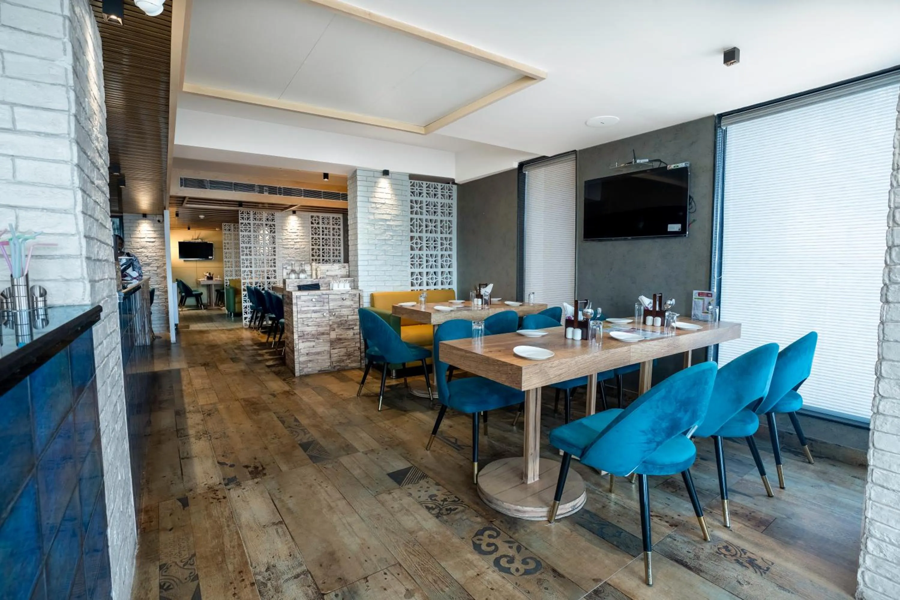 Restaurant/places to eat in Poiisse