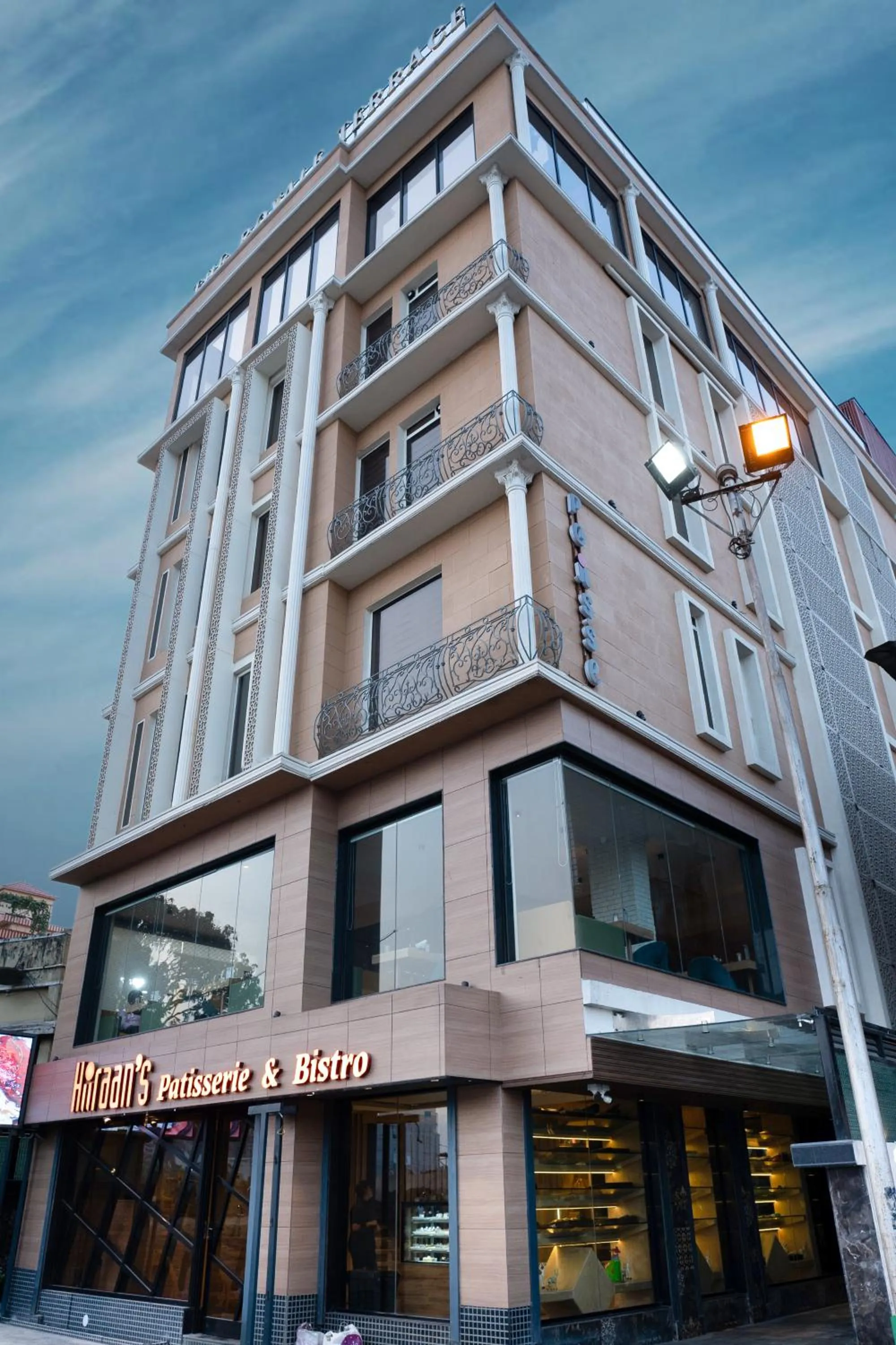 Property building in Poiisse