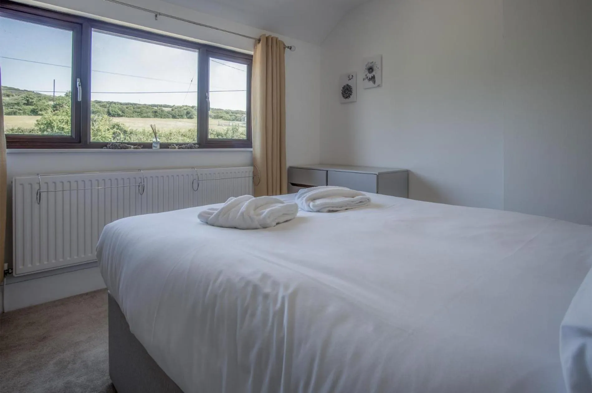 Floor plan, Bed in Avoca - 3 Bedroom Holiday Home - Llangennith