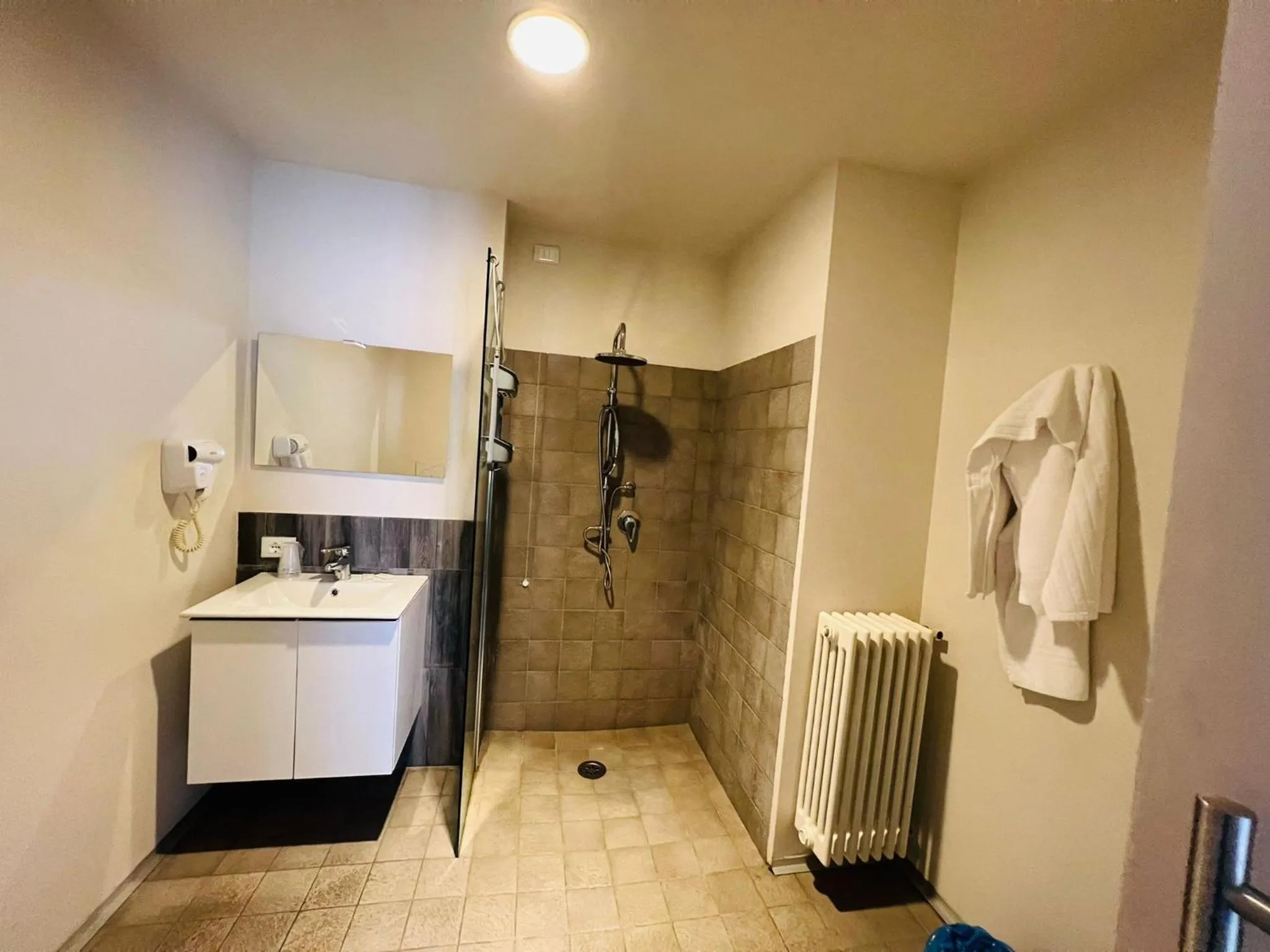 Shower in hotel garni Santa Caterina