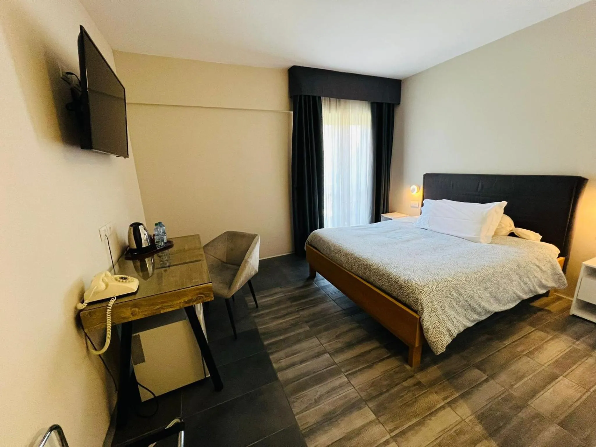 Photo of the whole room, Bed in hotel garni Santa Caterina