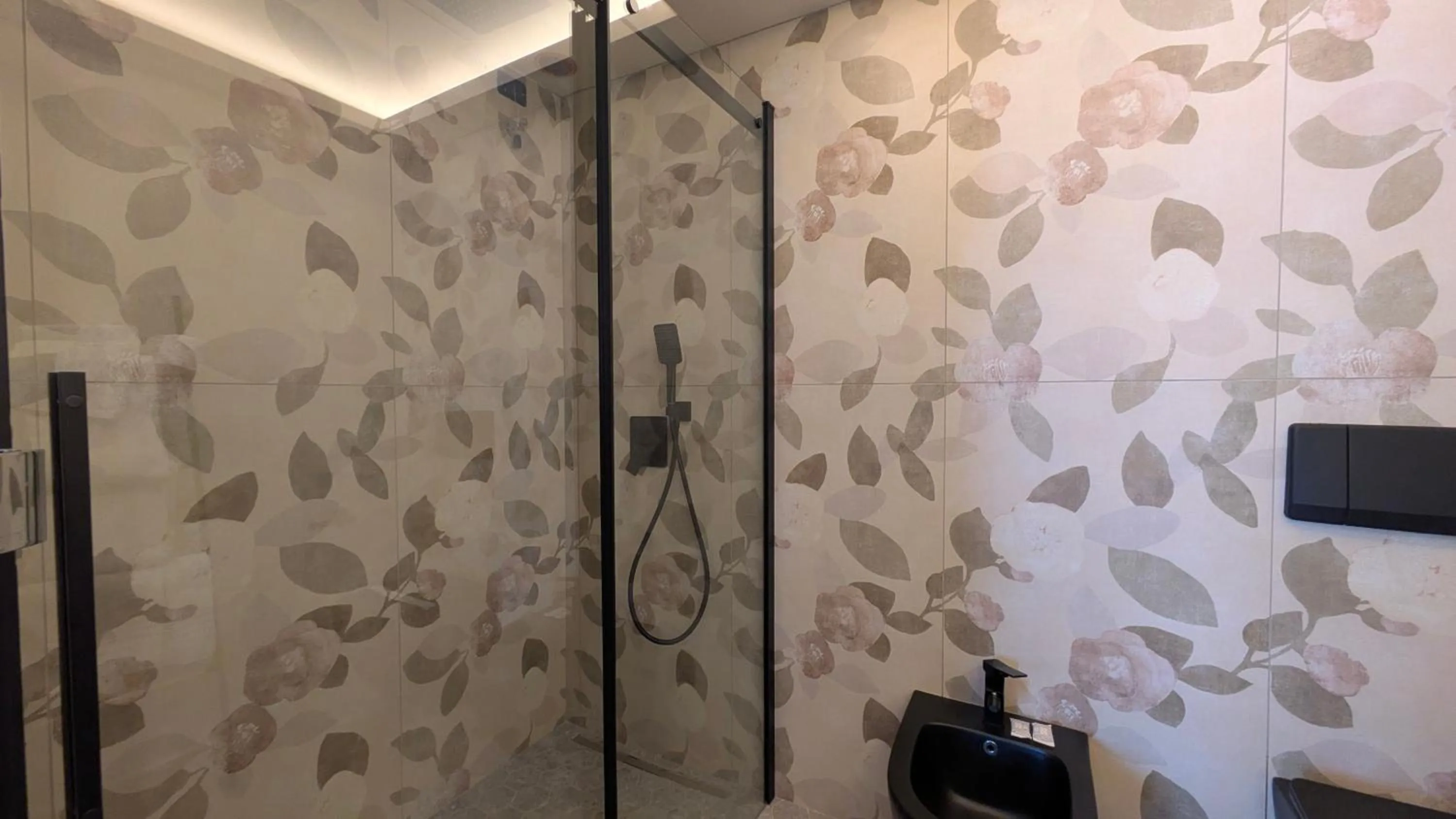 Shower in hotel garni Santa Caterina