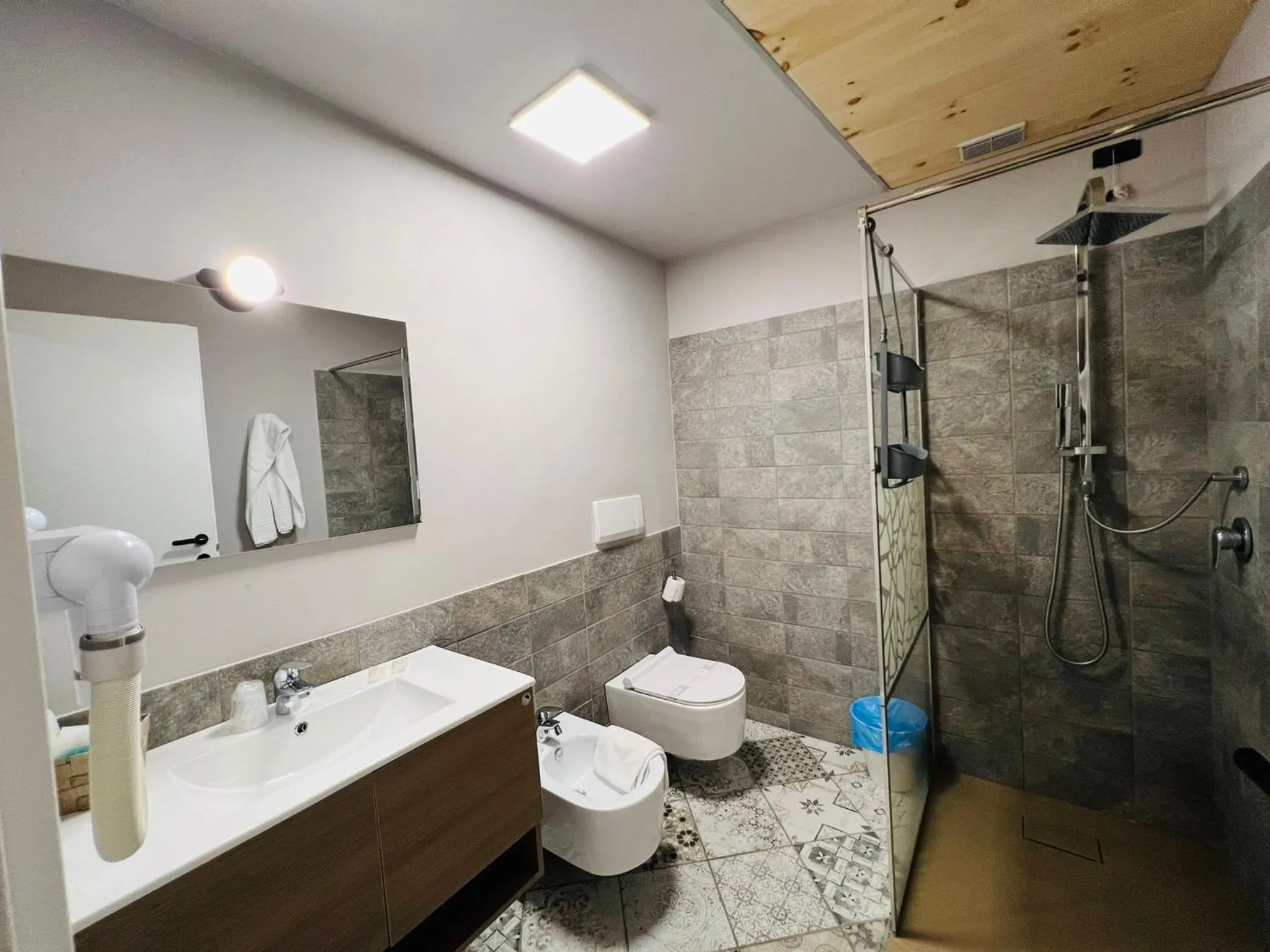 Shower in hotel garni Santa Caterina