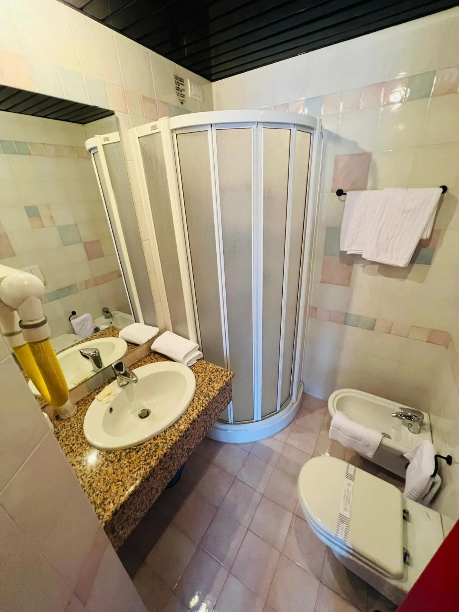 Shower in hotel garni Santa Caterina