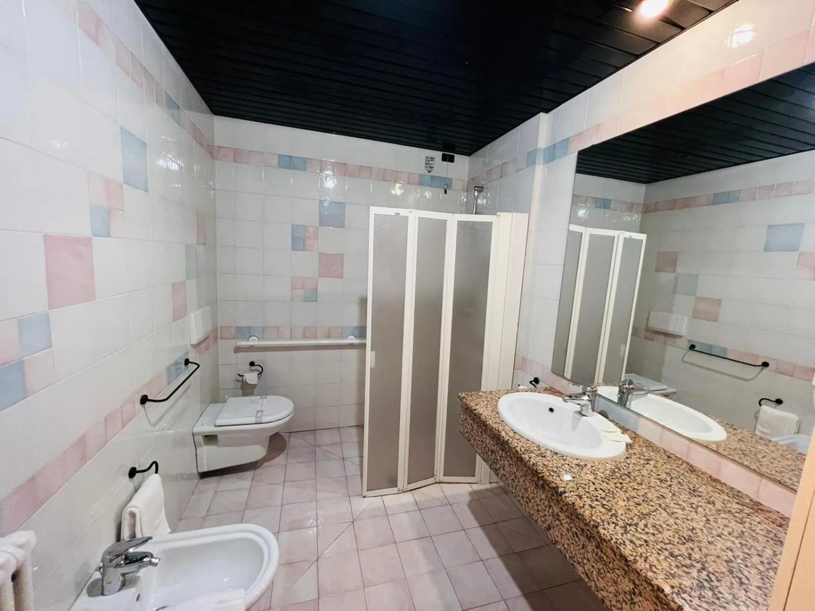 Bathroom in hotel garni Santa Caterina