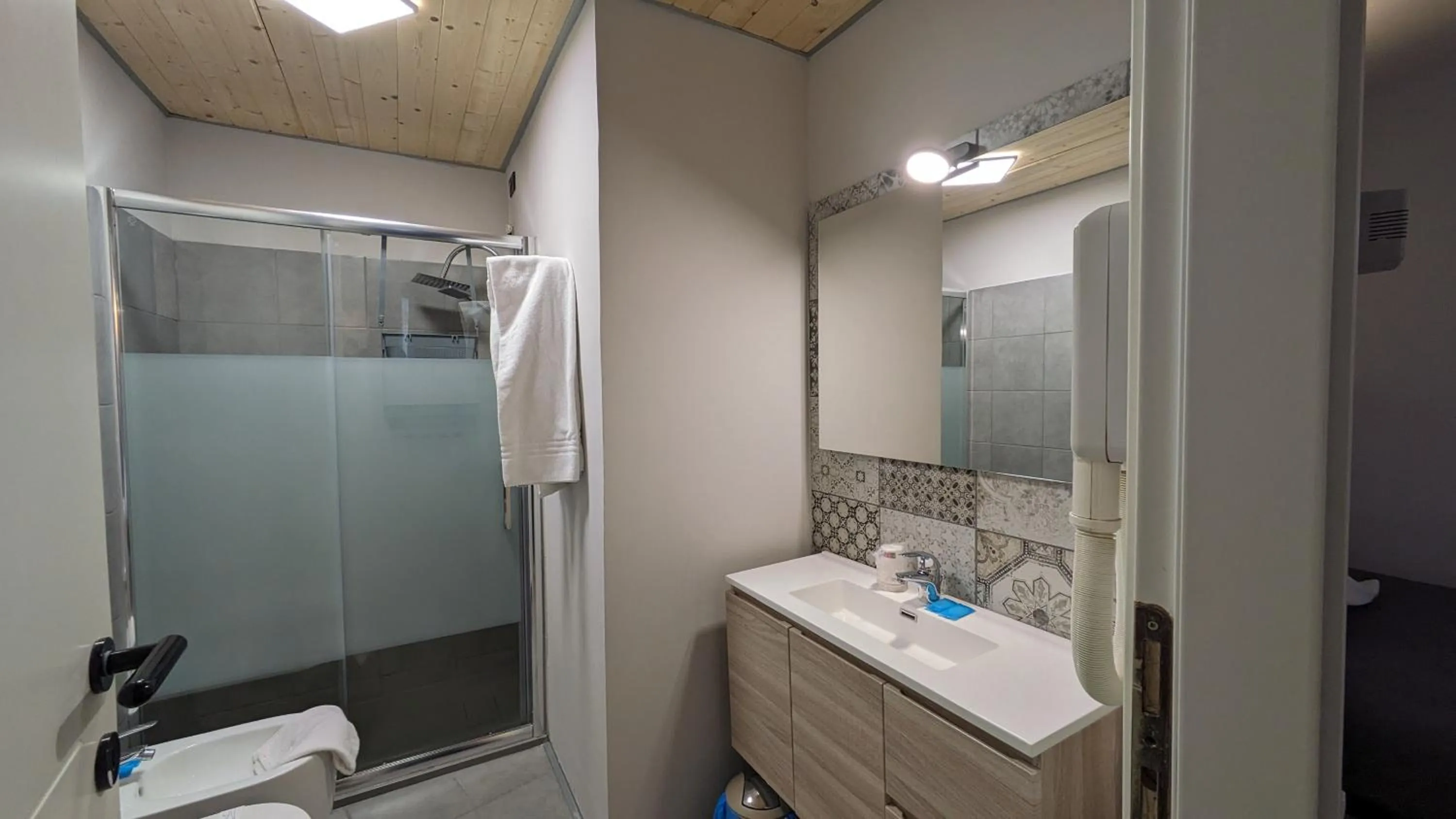 Shower in hotel garni Santa Caterina