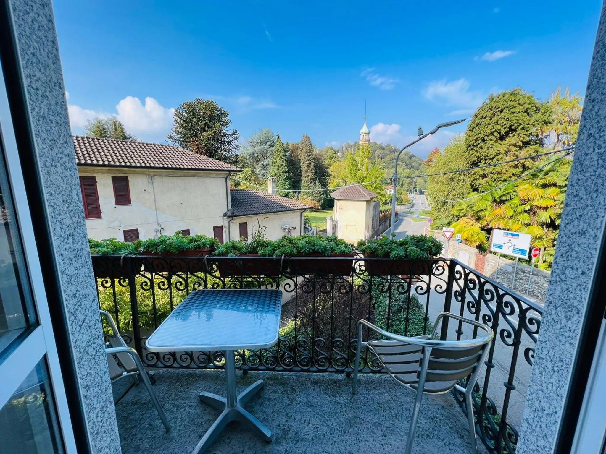 Garden view in hotel garni Santa Caterina