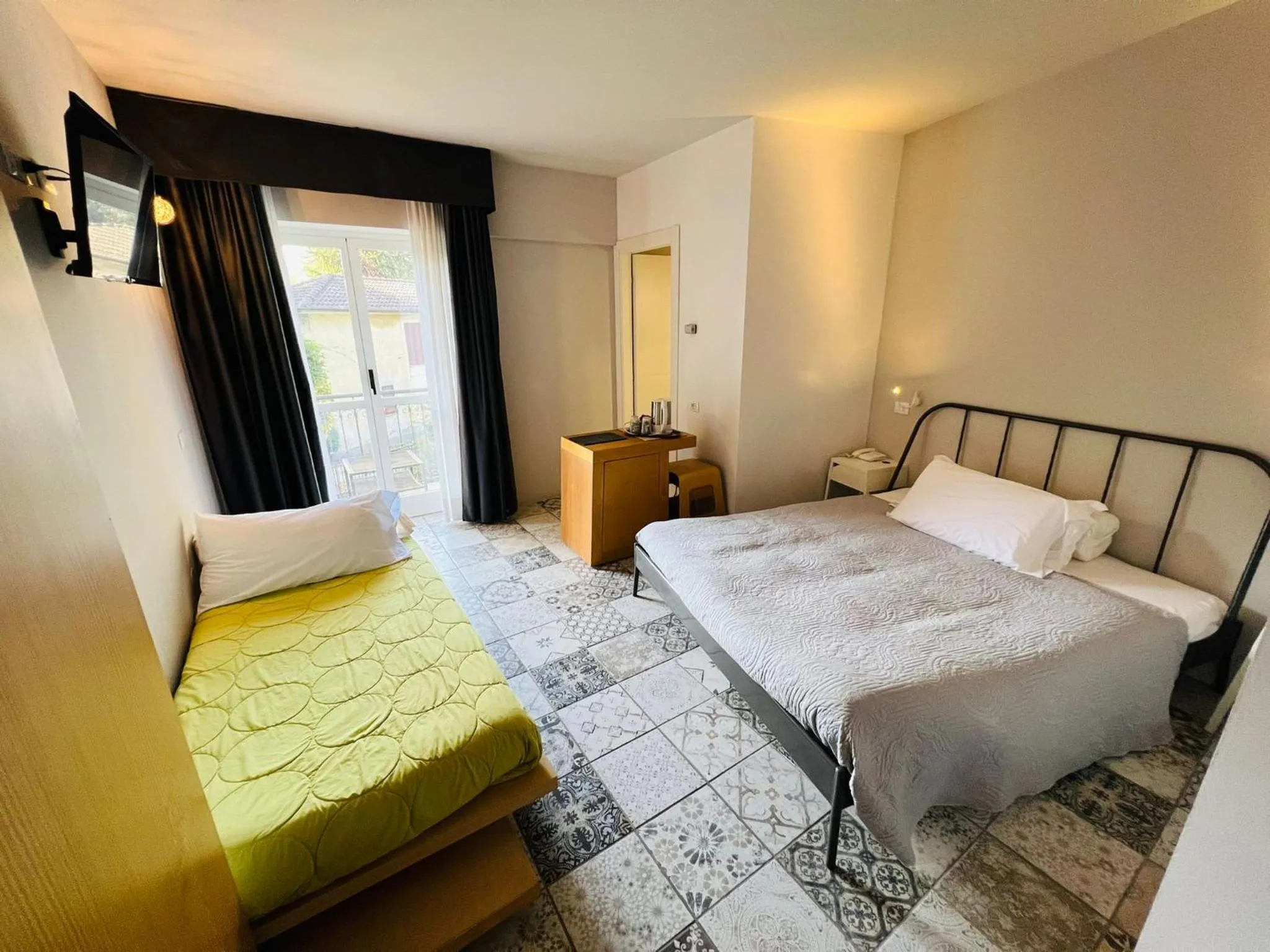 Photo of the whole room, Bed in hotel garni Santa Caterina