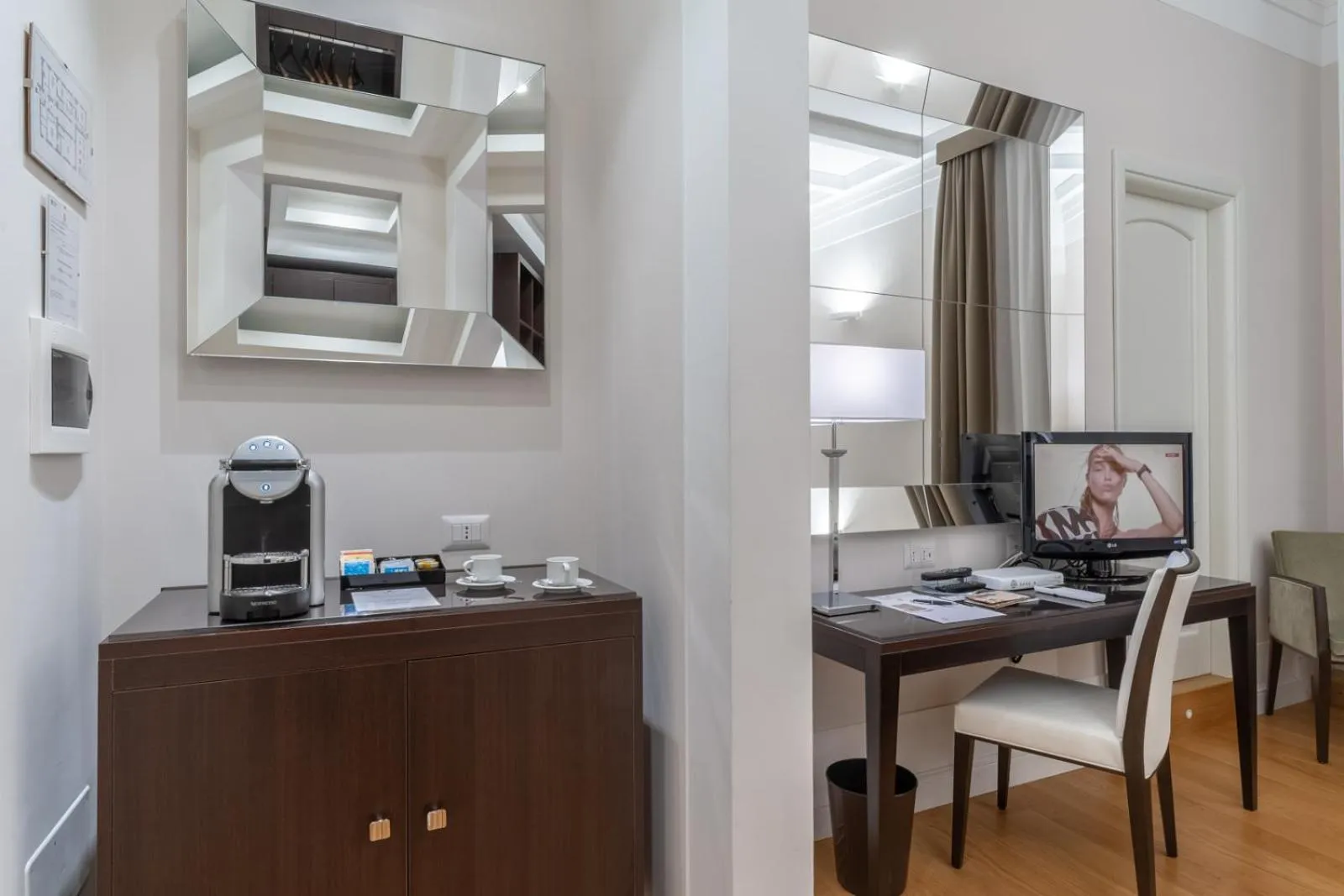 Communal lounge/ TV room in Internazionale Domus