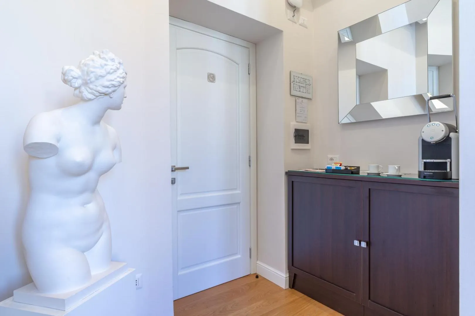 Coffee/tea facilities in Internazionale Domus