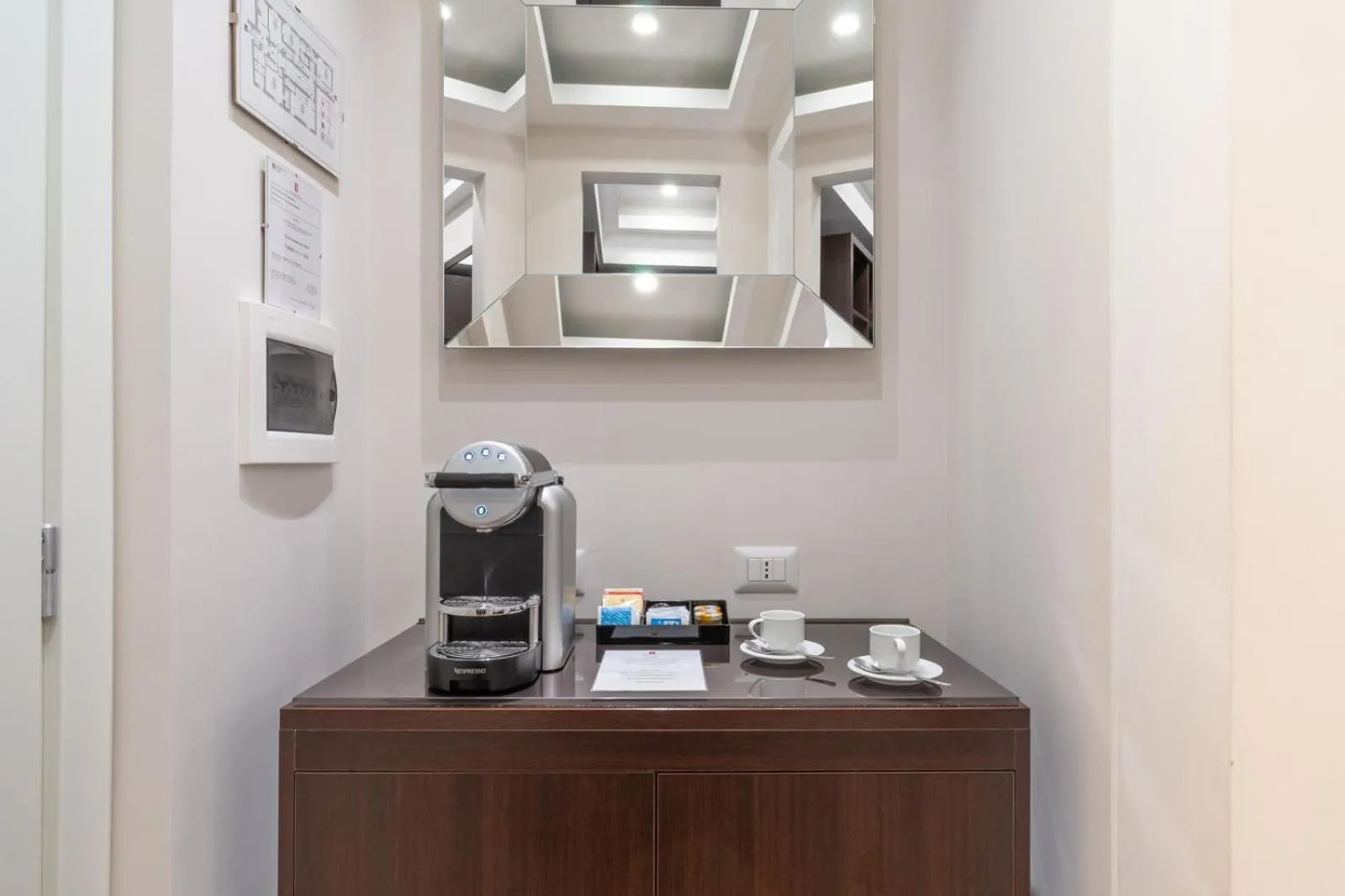 Coffee/tea facilities in Internazionale Domus