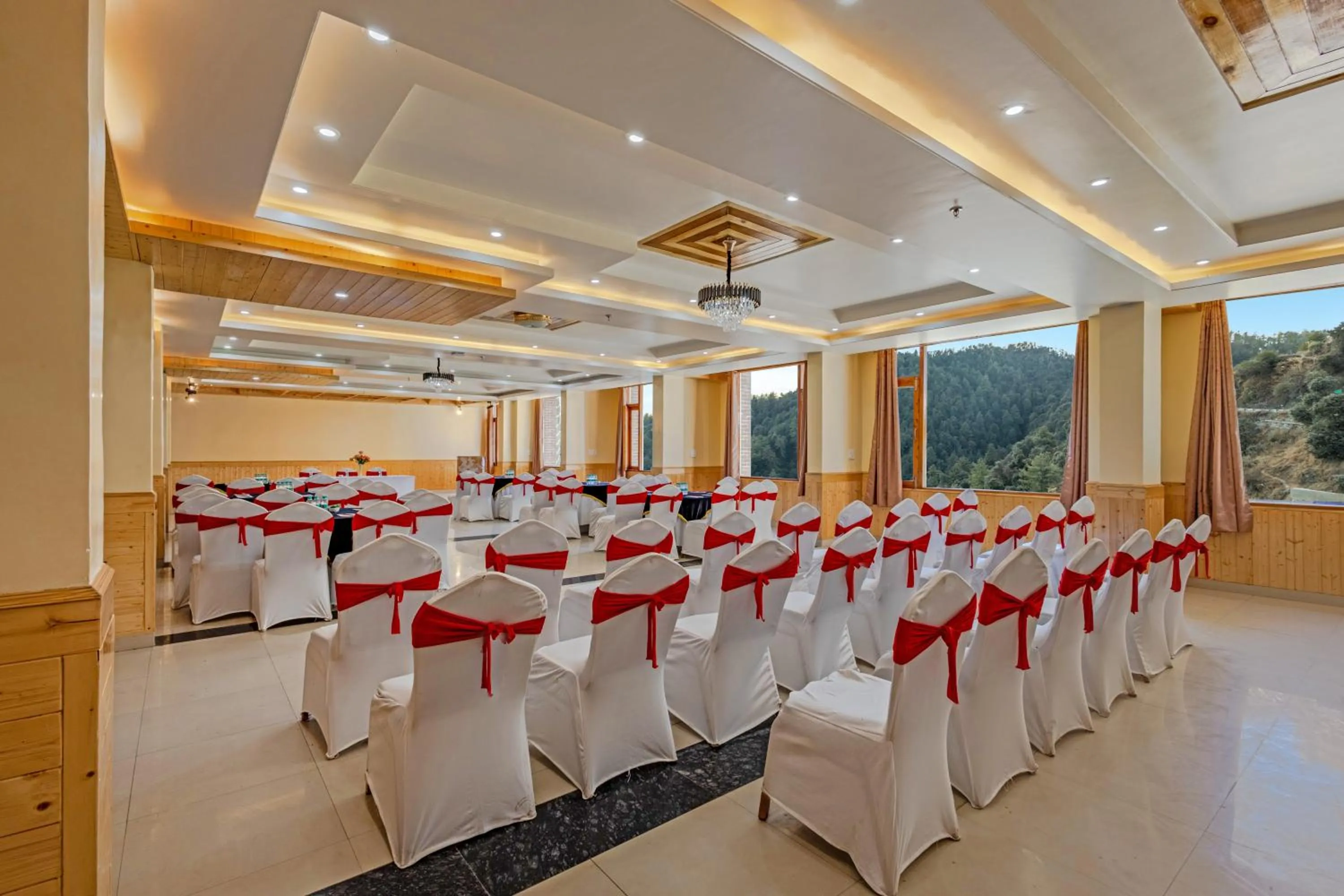 Banquet/Function facilities in Sterling Shivalik Chail