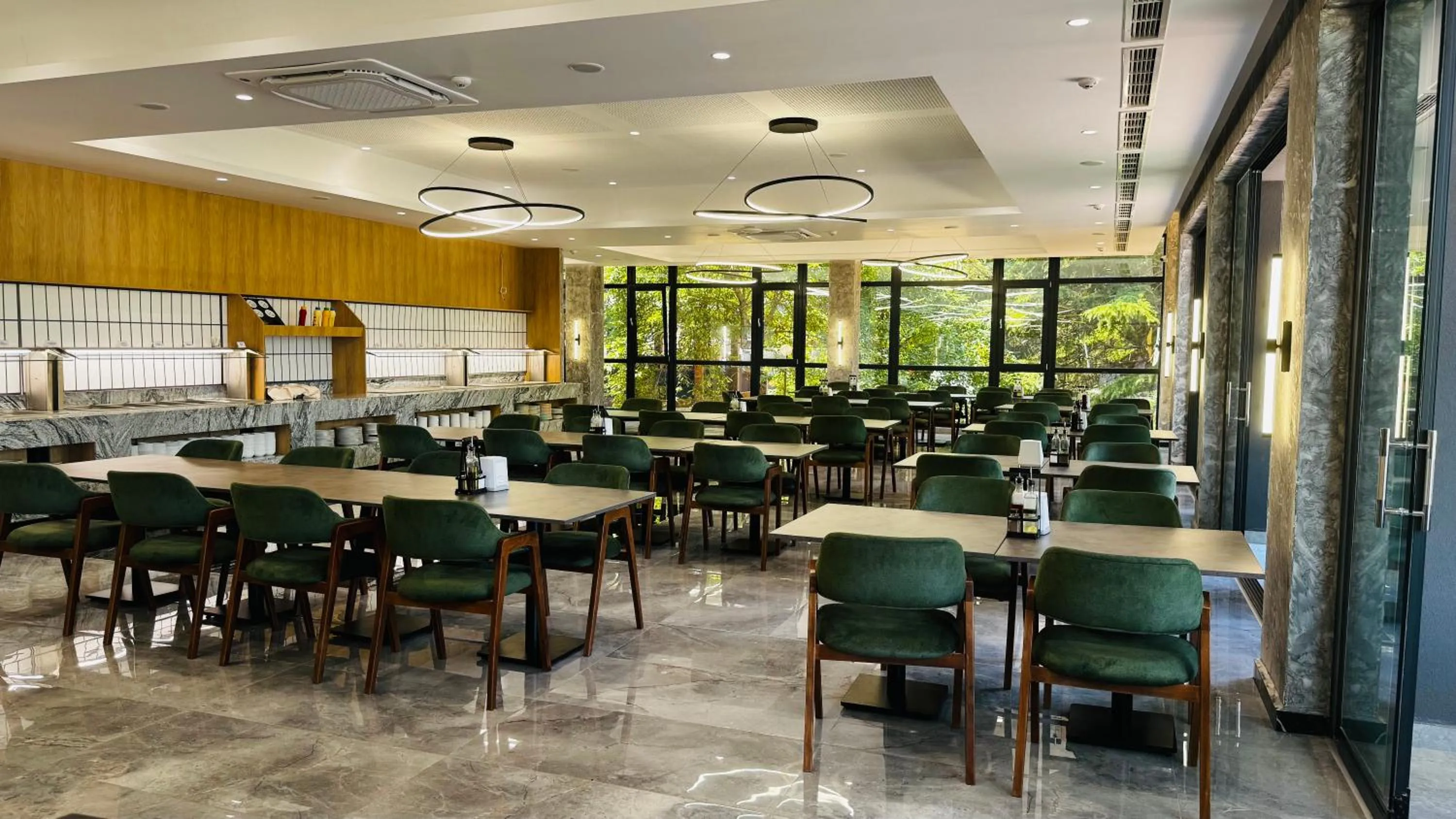 Restaurant/places to eat in Atliman Beach Park Hotel