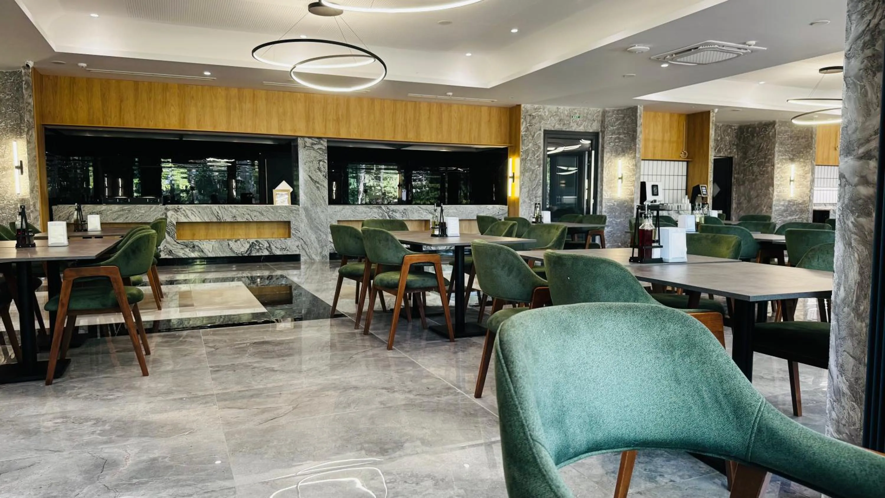 Restaurant/places to eat in Atliman Beach Park Hotel