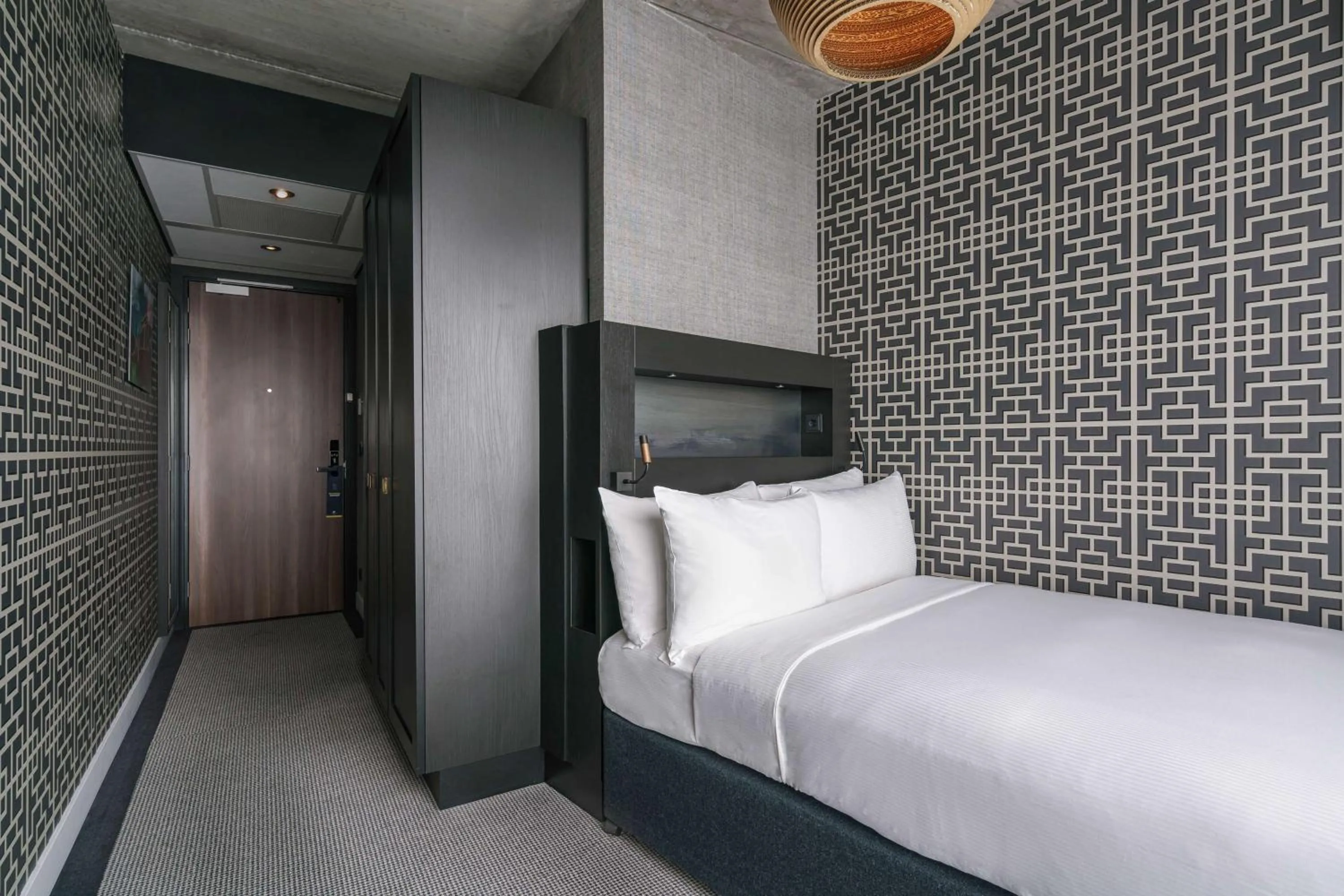 Bed in DoubleTree by Hilton Amsterdam - NDSM Wharf