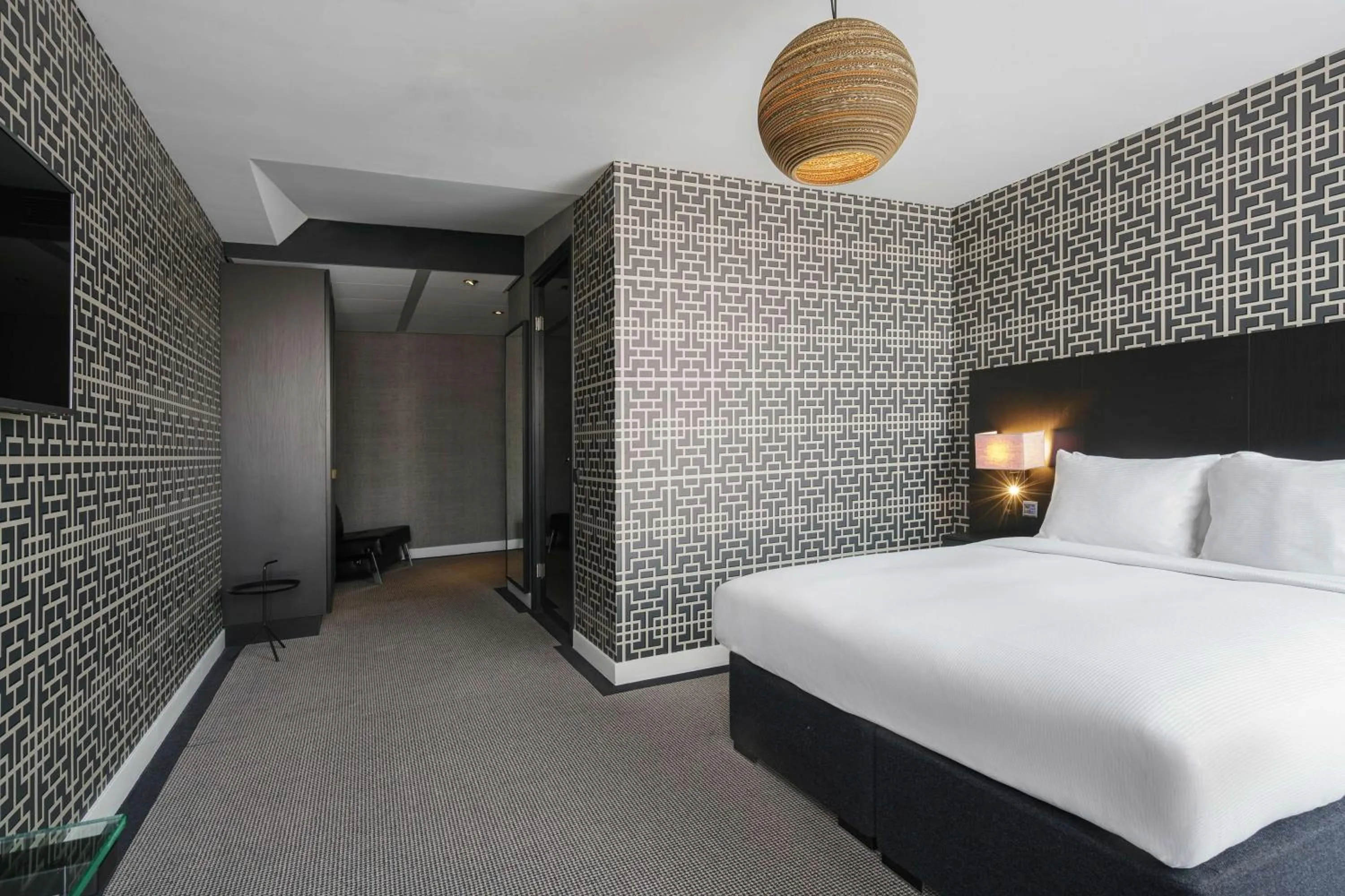 Bed in DoubleTree by Hilton Amsterdam - NDSM Wharf