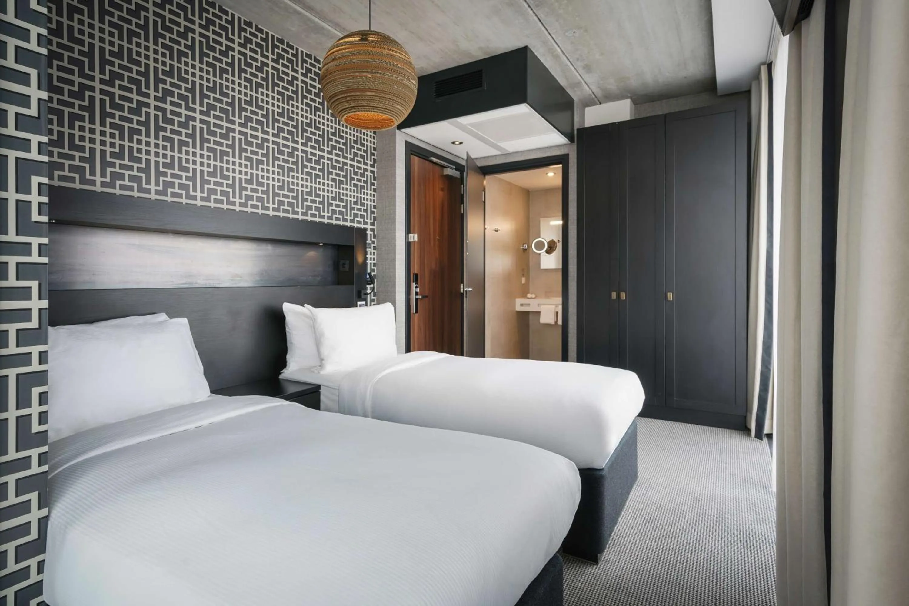 Bed in DoubleTree by Hilton Amsterdam - NDSM Wharf