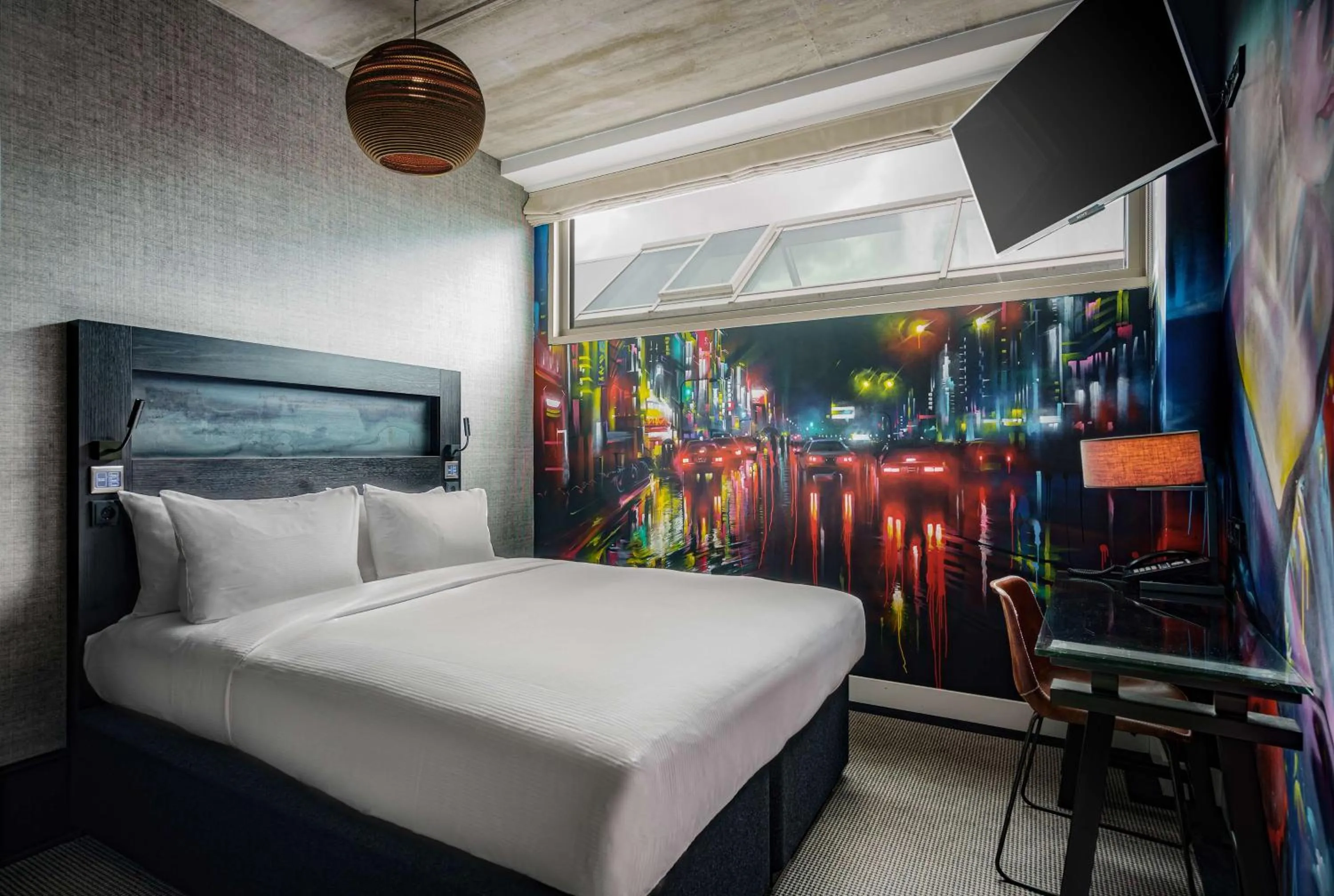 Bedroom, Bed in DoubleTree by Hilton Amsterdam - NDSM Wharf