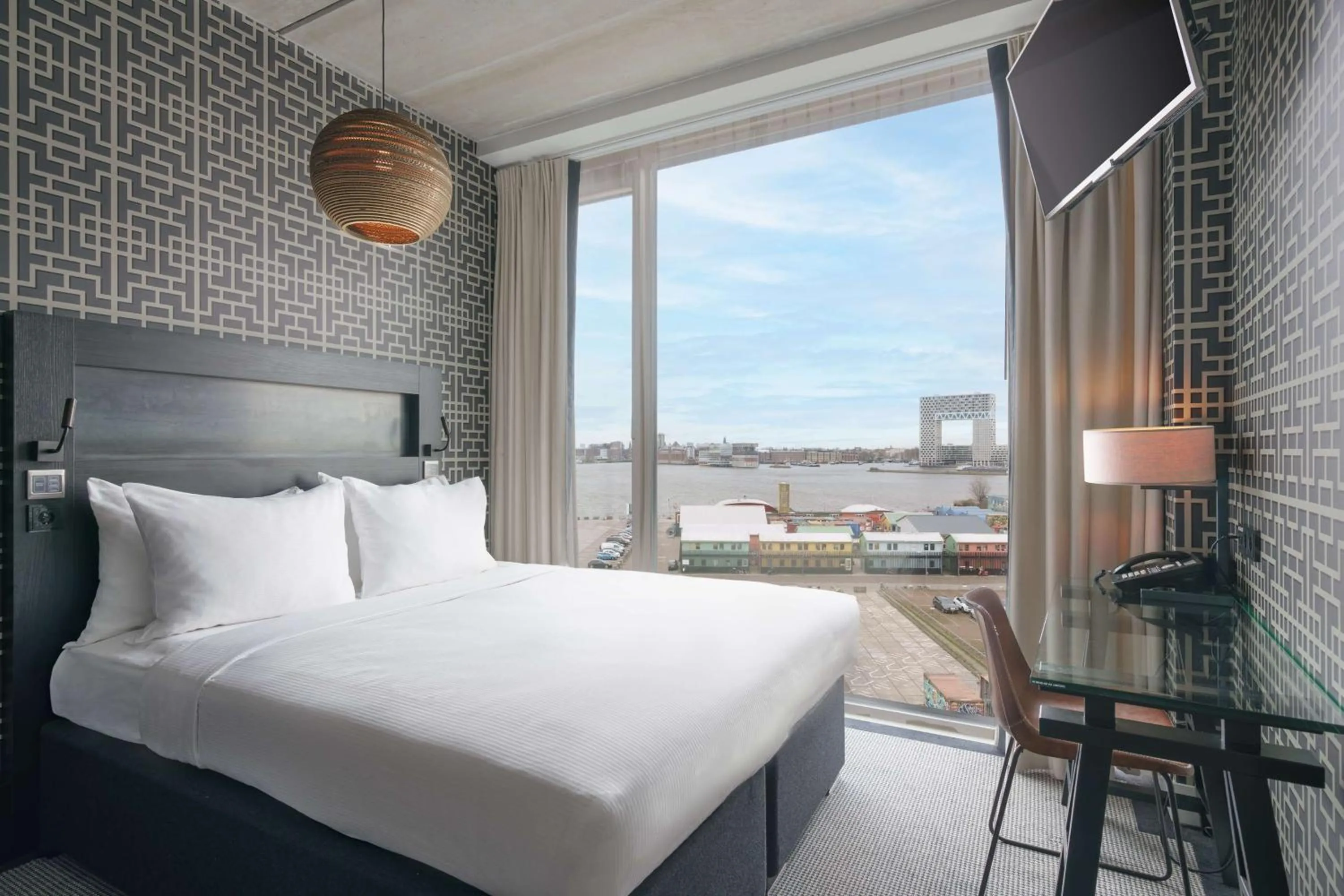 Bedroom, Bed in DoubleTree by Hilton Amsterdam - NDSM Wharf