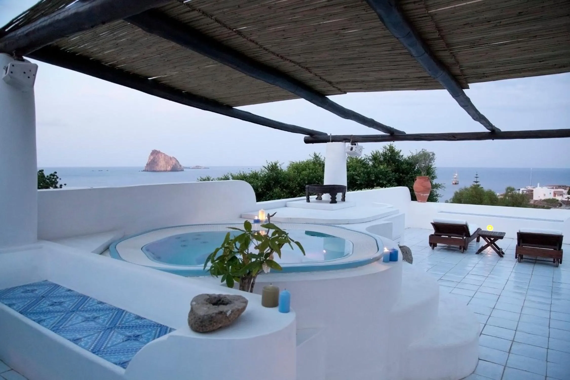 Hot Tub in Quartara Boutique Hotel