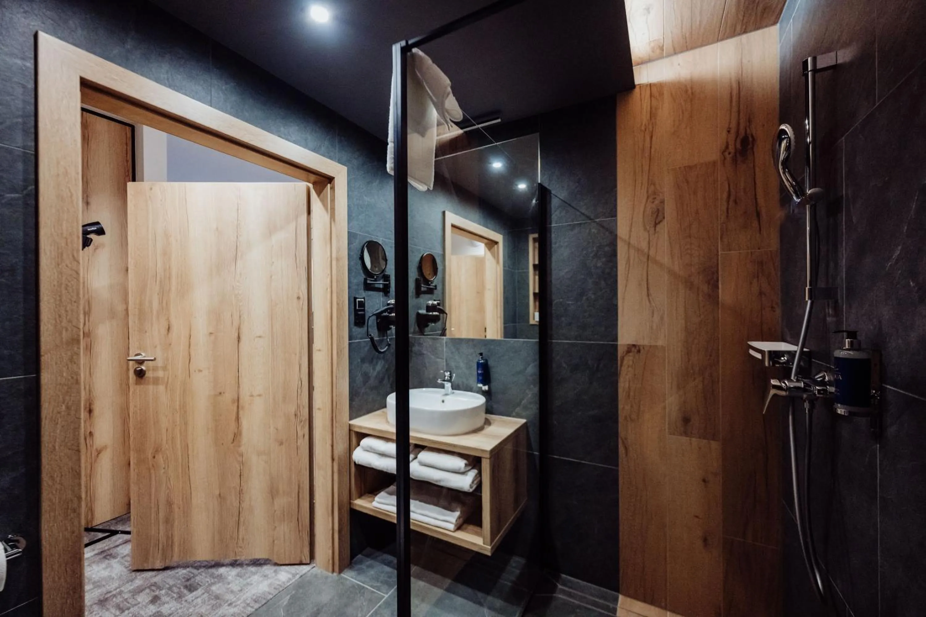 Shower in Rezydencja AQUA by GRANO