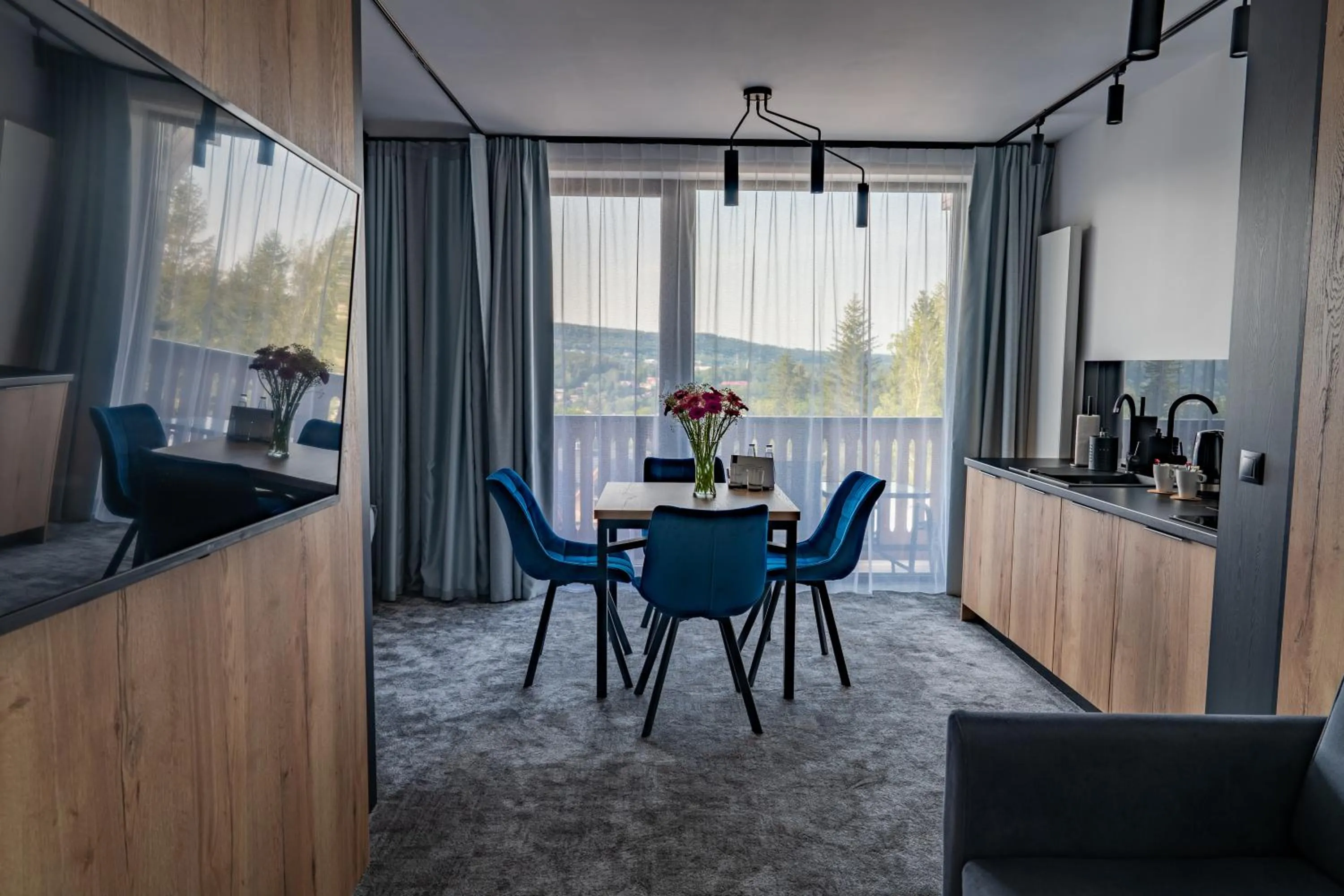 Balcony/Terrace in Rezydencja AQUA by GRANO