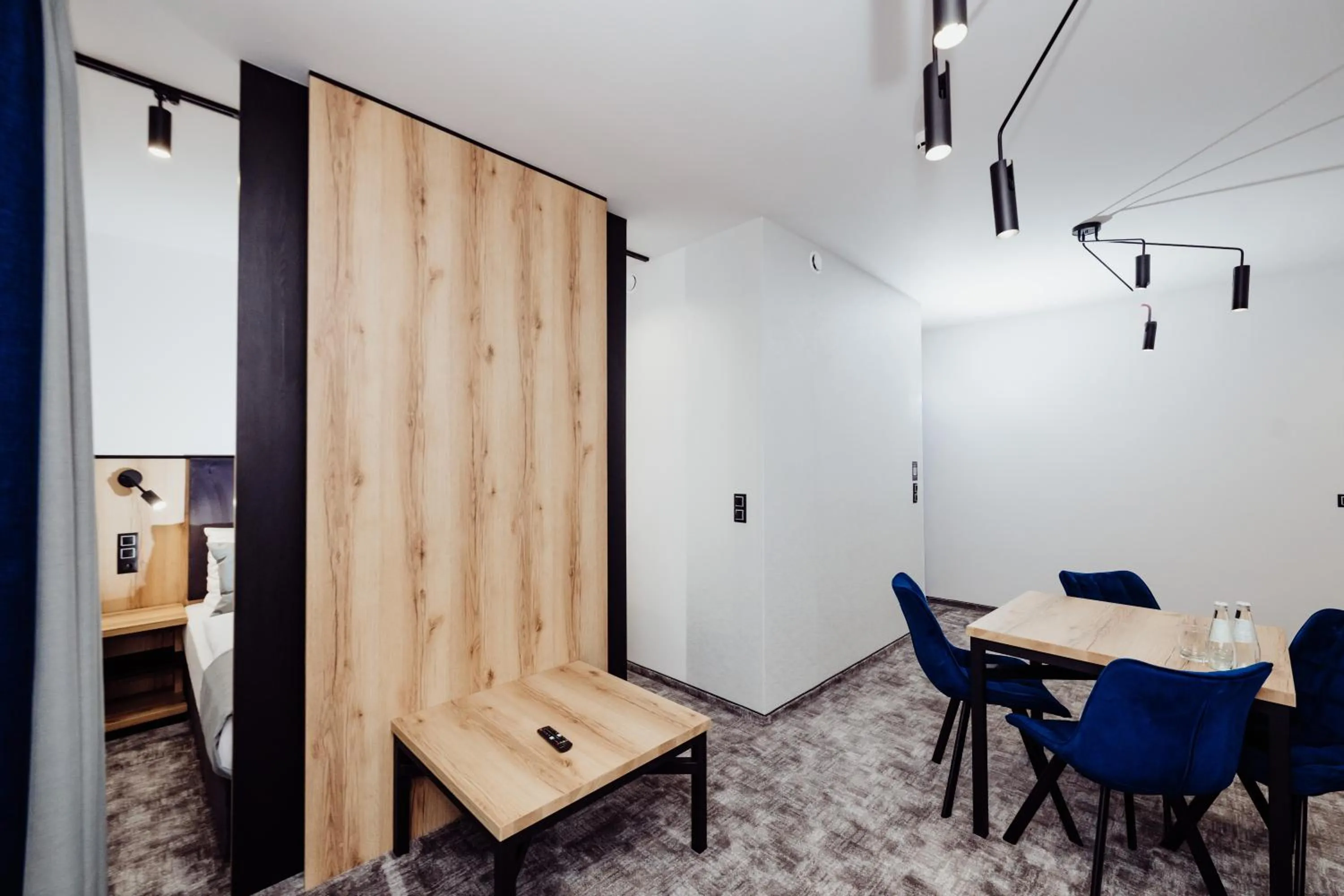 Dining area in Rezydencja AQUA by GRANO