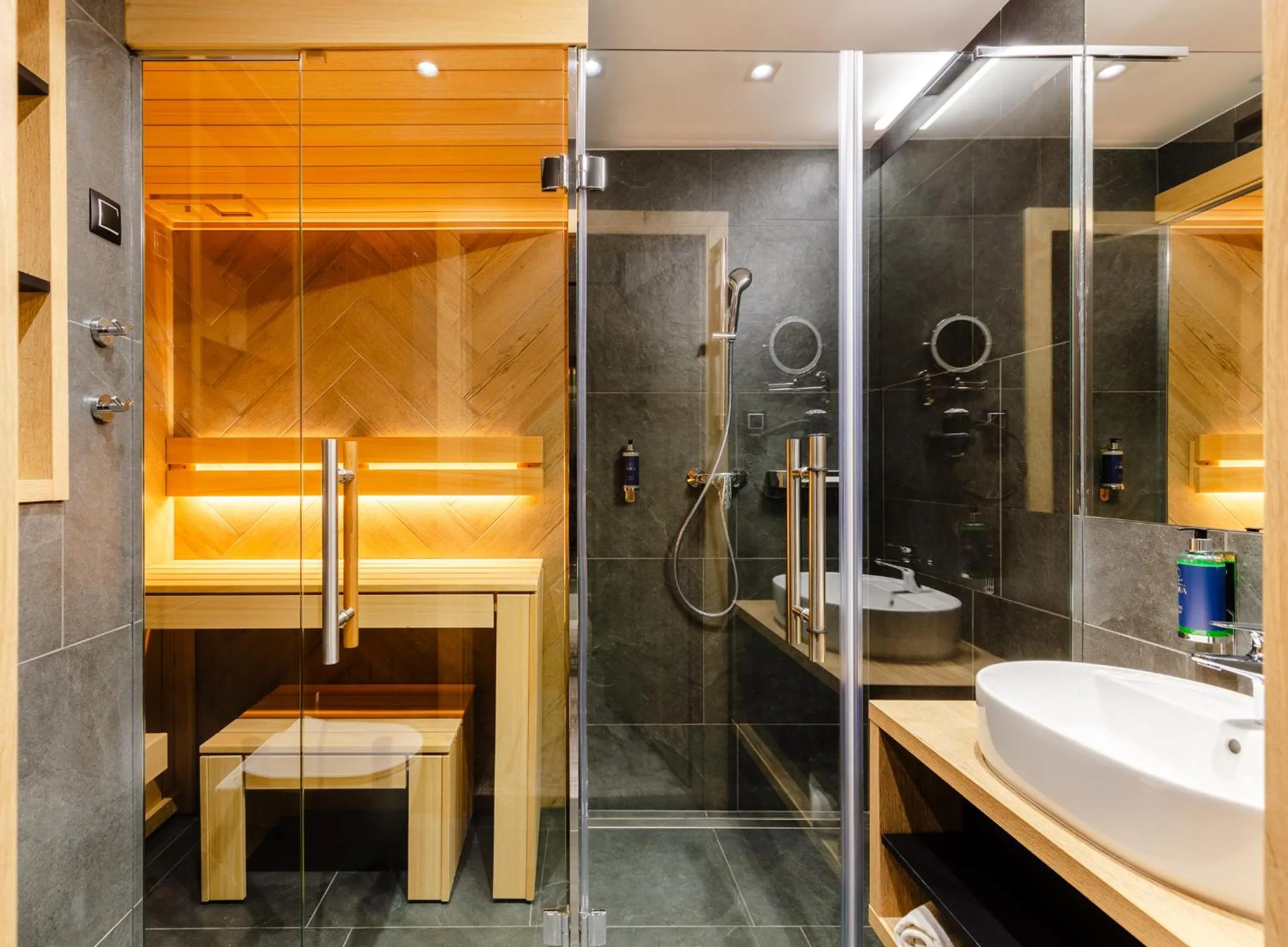 Shower in Rezydencja AQUA by GRANO