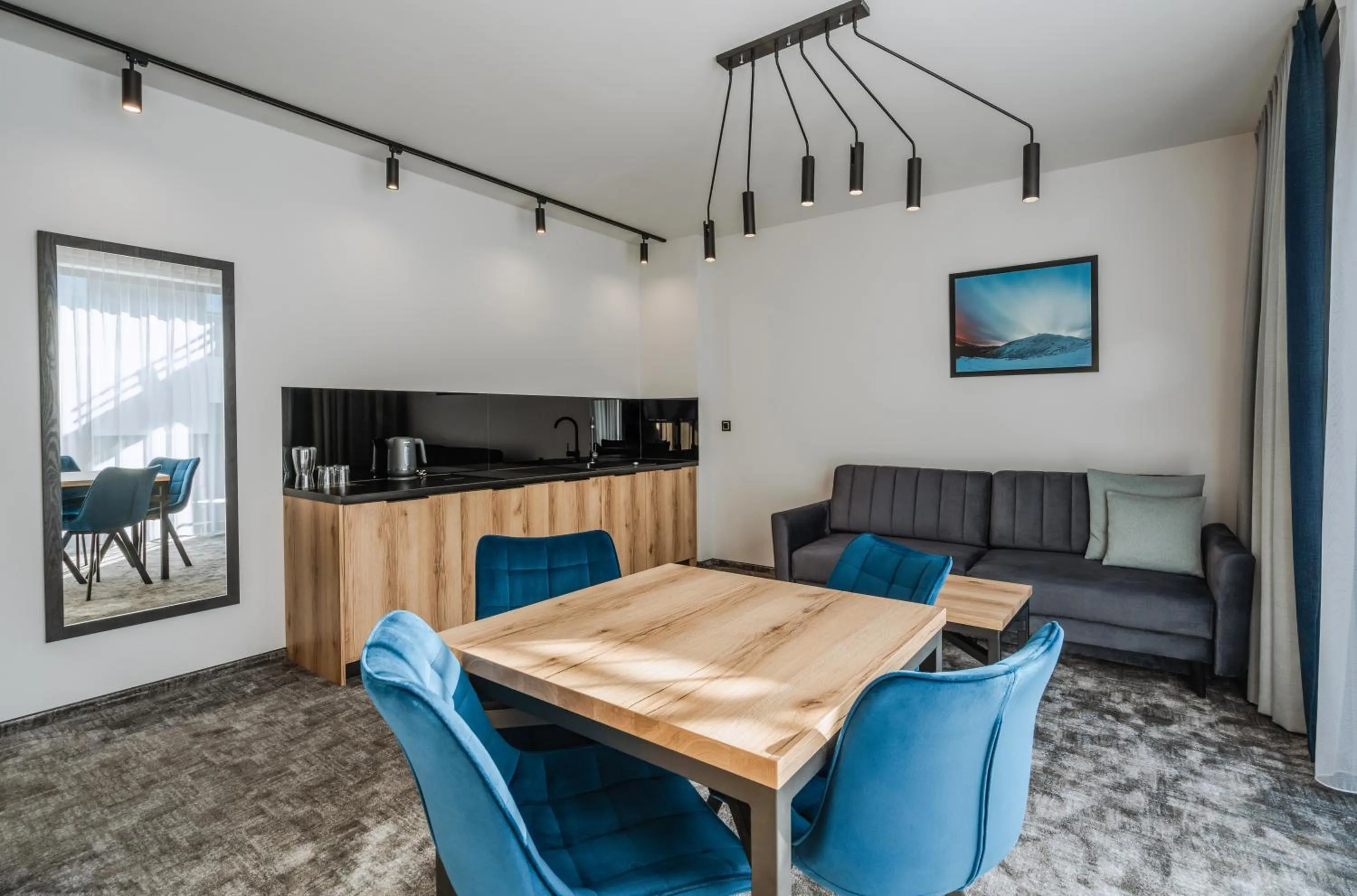 Kitchen or kitchenette in Rezydencja AQUA by GRANO