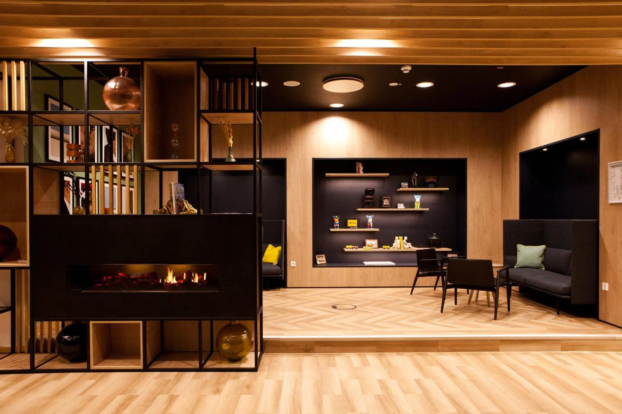 Lounge or bar in Holiday Inn Berlin City East Side by IHG