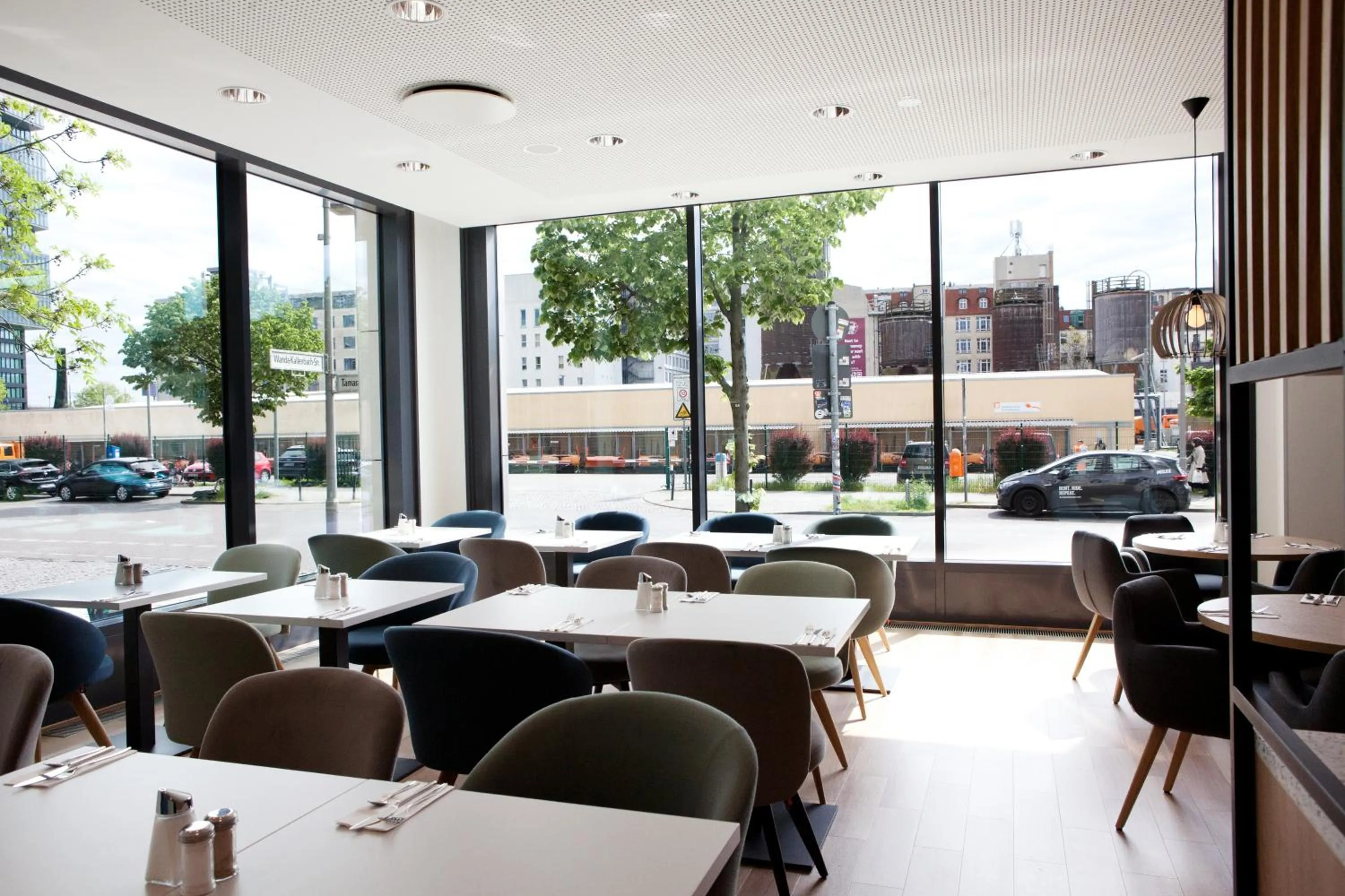 Restaurant/places to eat in Holiday Inn Berlin City East Side by IHG