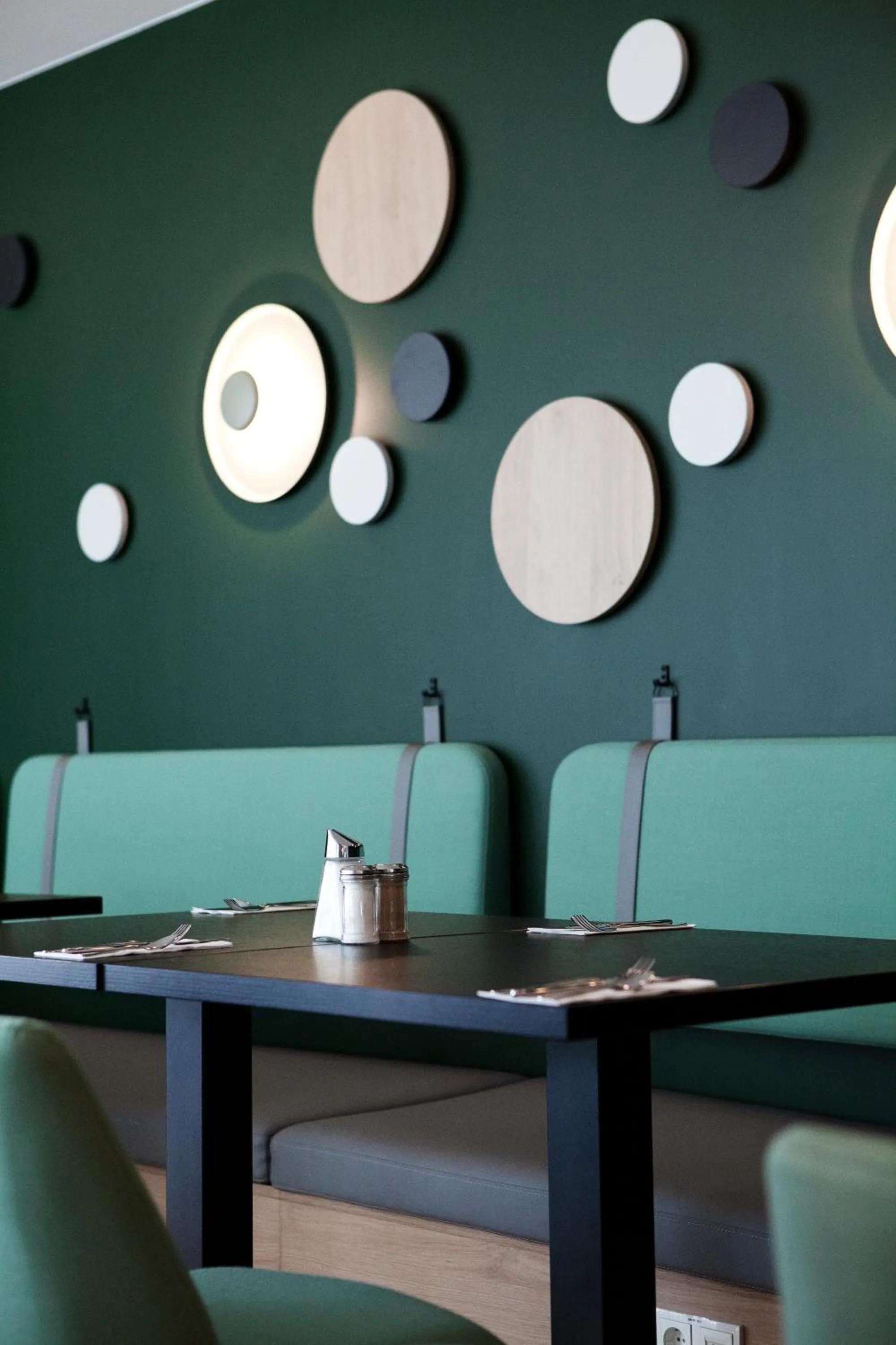 Restaurant/places to eat in Holiday Inn Berlin City East Side by IHG