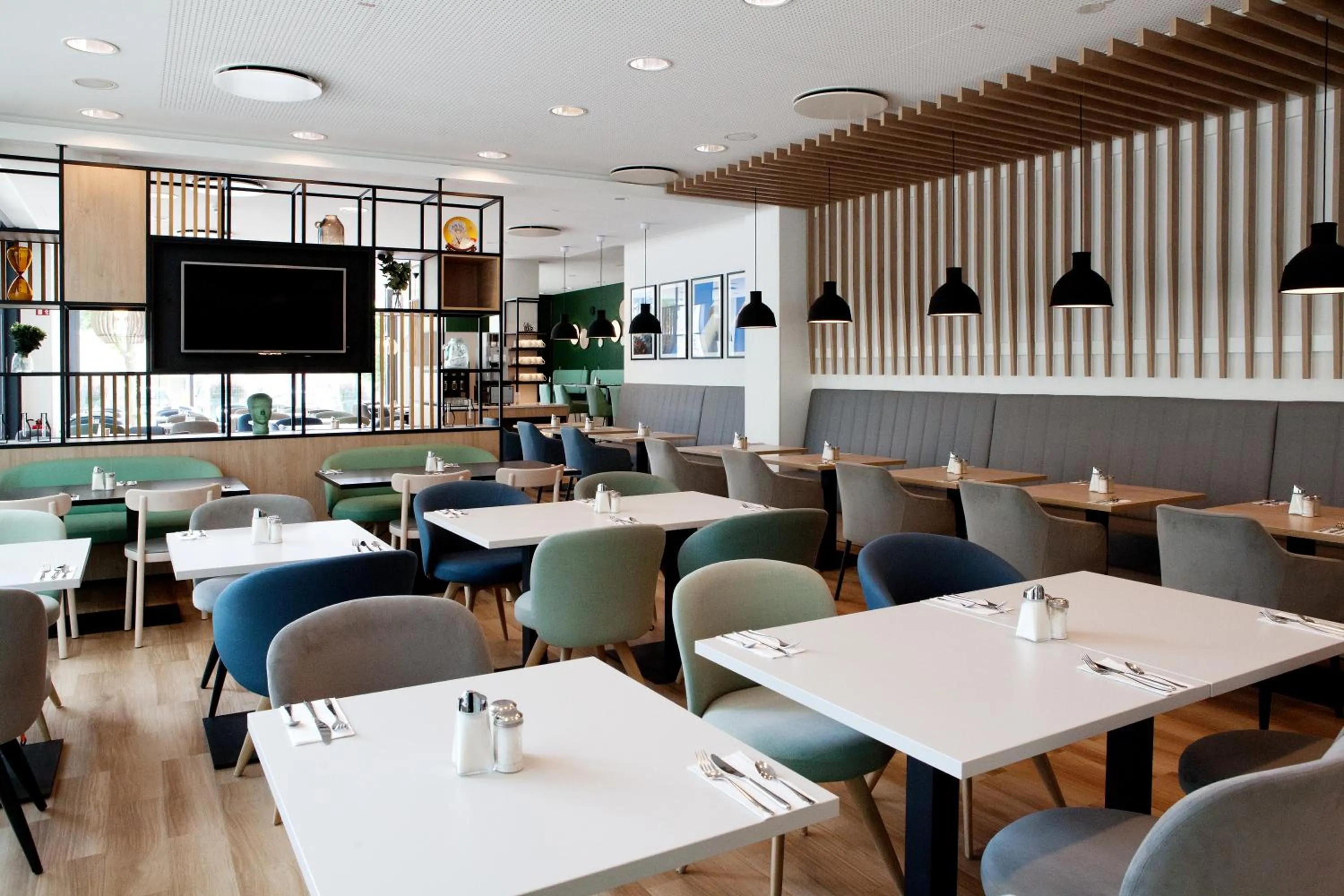 Restaurant/places to eat in Holiday Inn Berlin City East Side by IHG