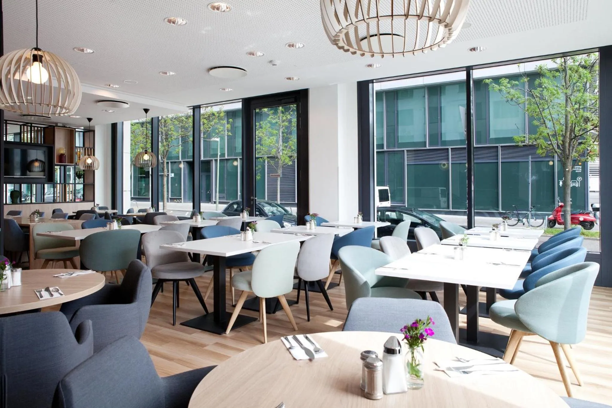 Restaurant/places to eat in Holiday Inn Berlin City East Side by IHG
