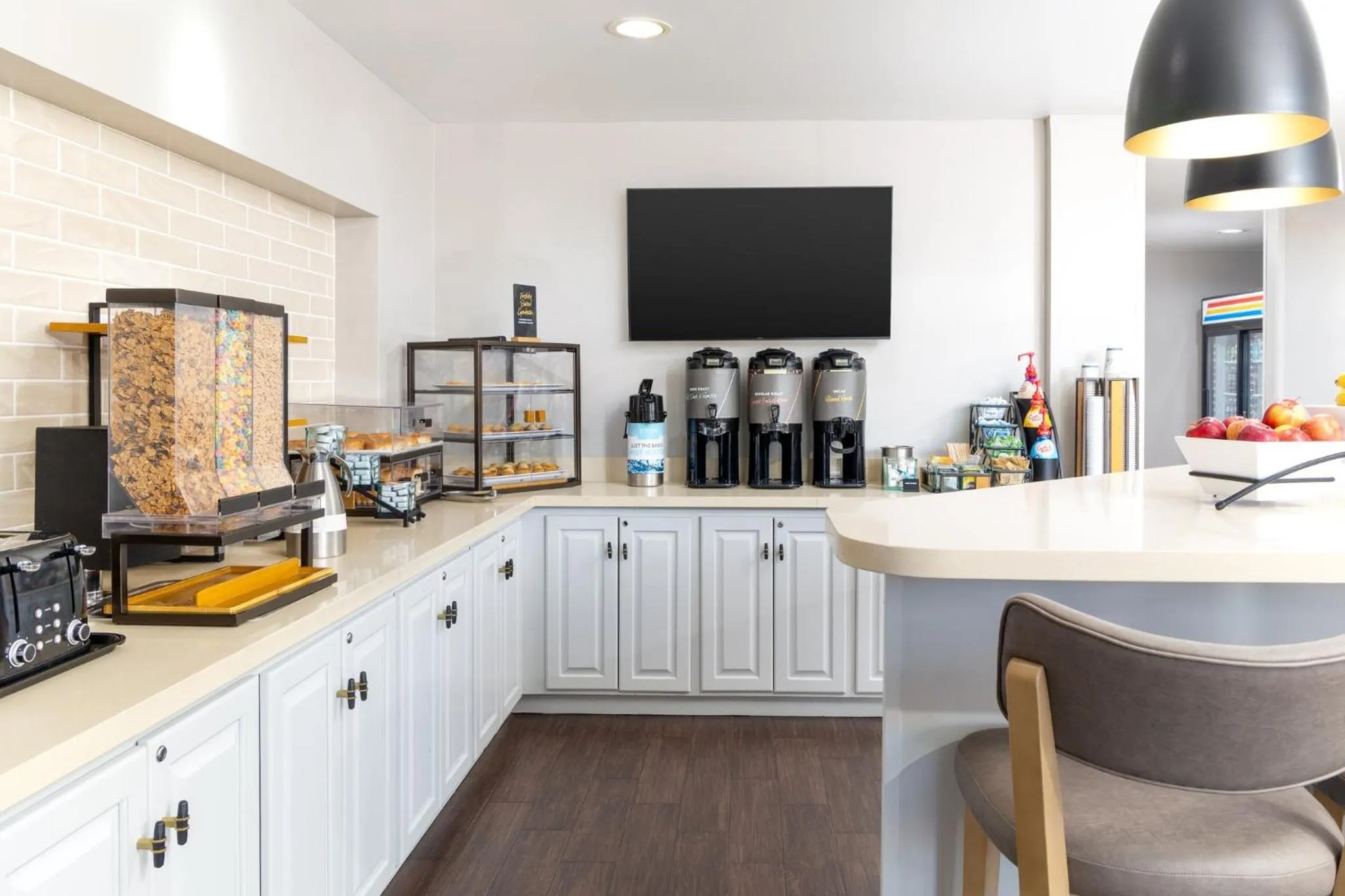 Restaurant/places to eat in Staybridge Suites Denver - Central Park by IHG