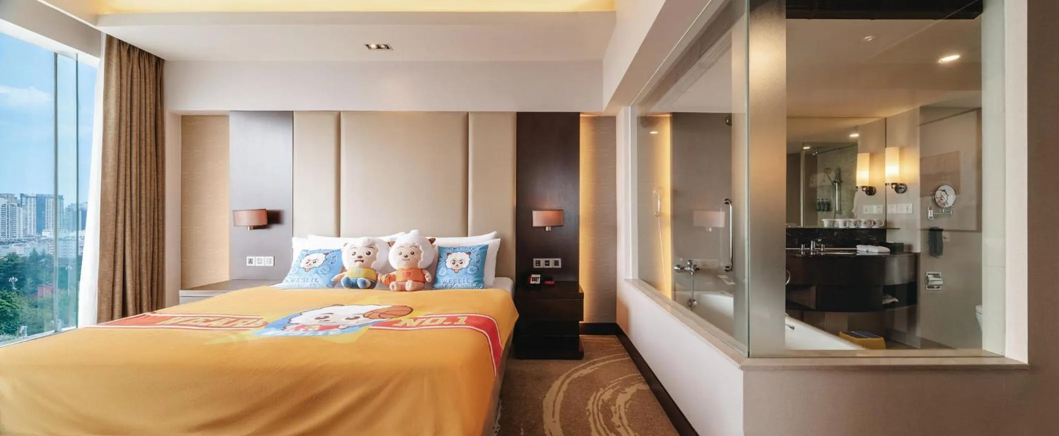 Bedroom, Bed in Crowne Plaza Kunming City Centre by IHG