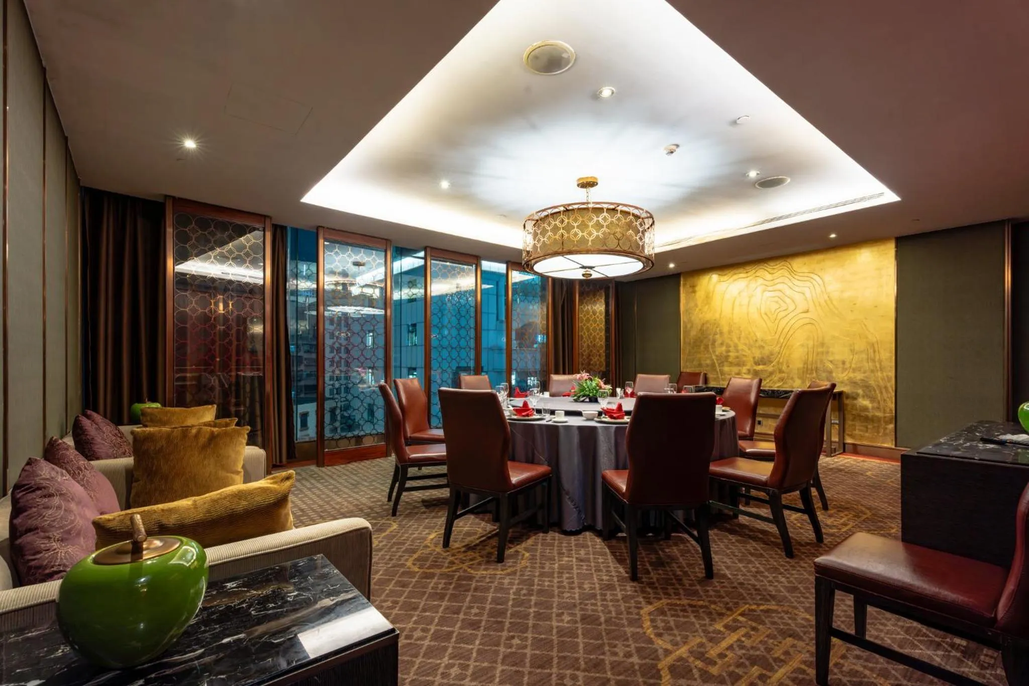 Restaurant/places to eat in Crowne Plaza Kunming City Centre by IHG