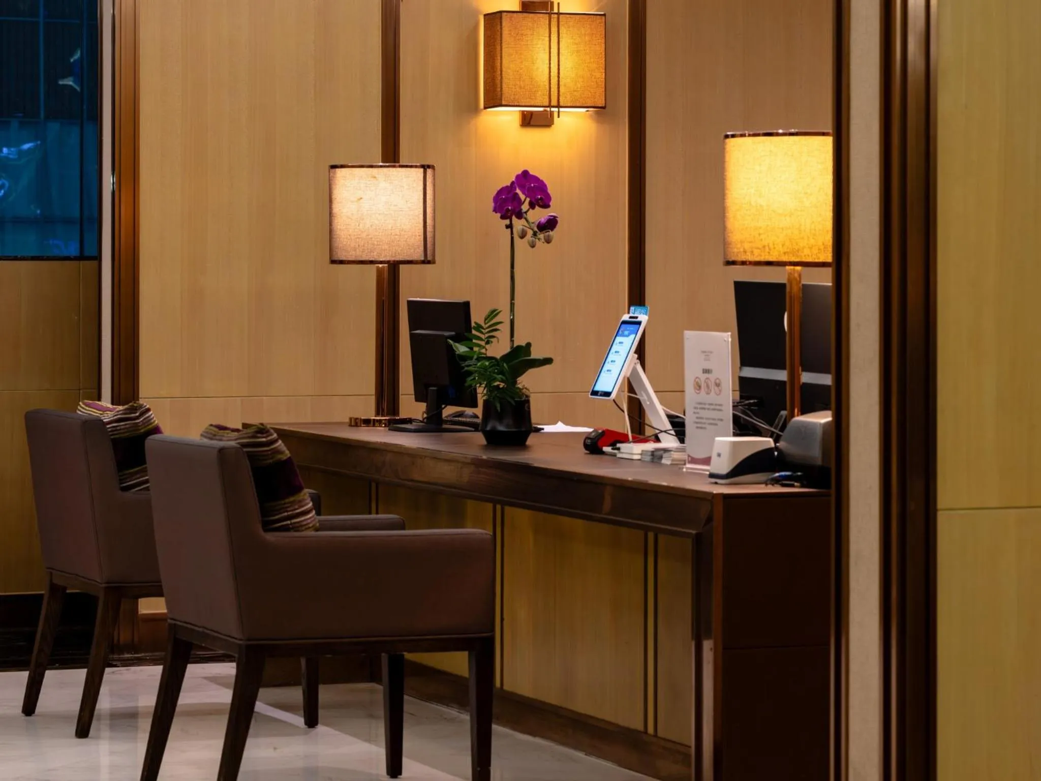 Restaurant/places to eat in Crowne Plaza Kunming City Centre by IHG