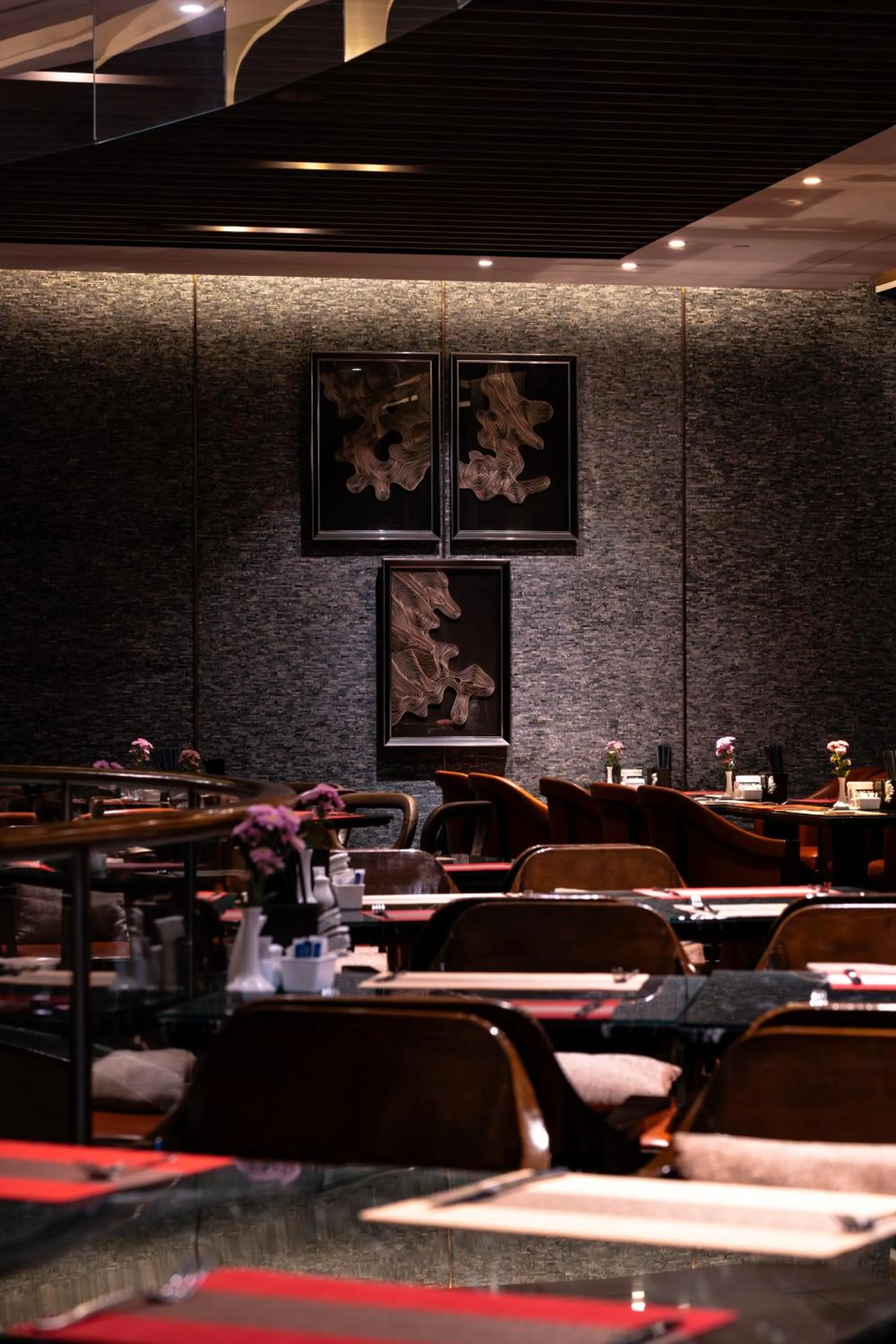 Restaurant/places to eat in Crowne Plaza Kunming City Centre by IHG