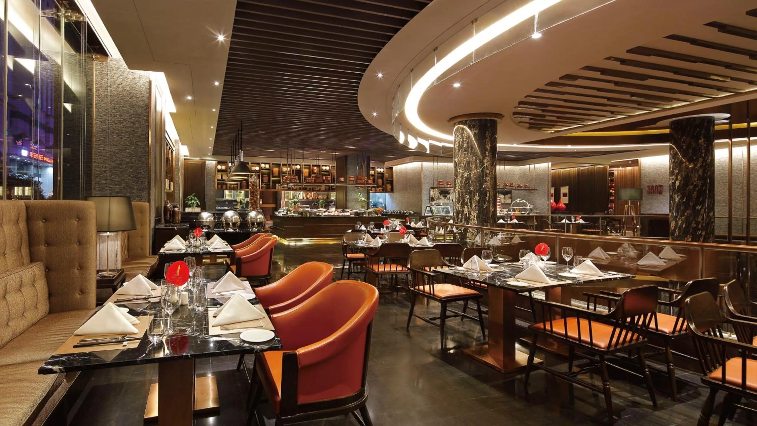 Restaurant/places to eat in Crowne Plaza Kunming City Centre by IHG