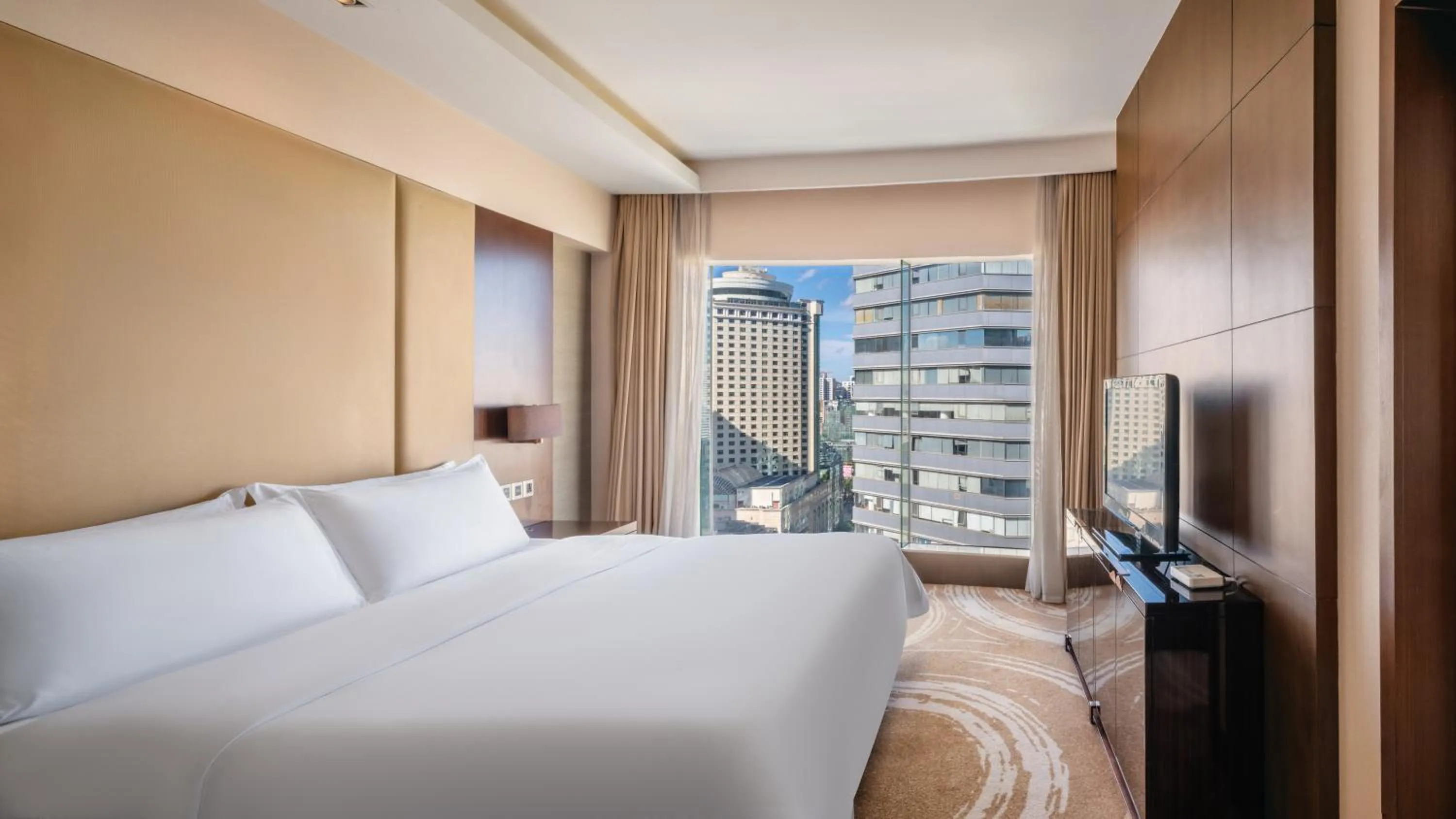 Bed in Crowne Plaza Kunming City Centre by IHG